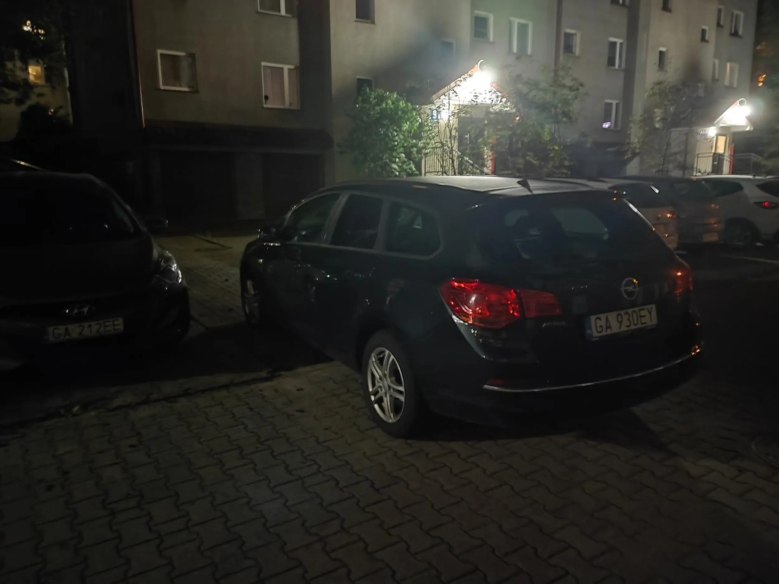 Gamoń który parkuje jak mu pasuje