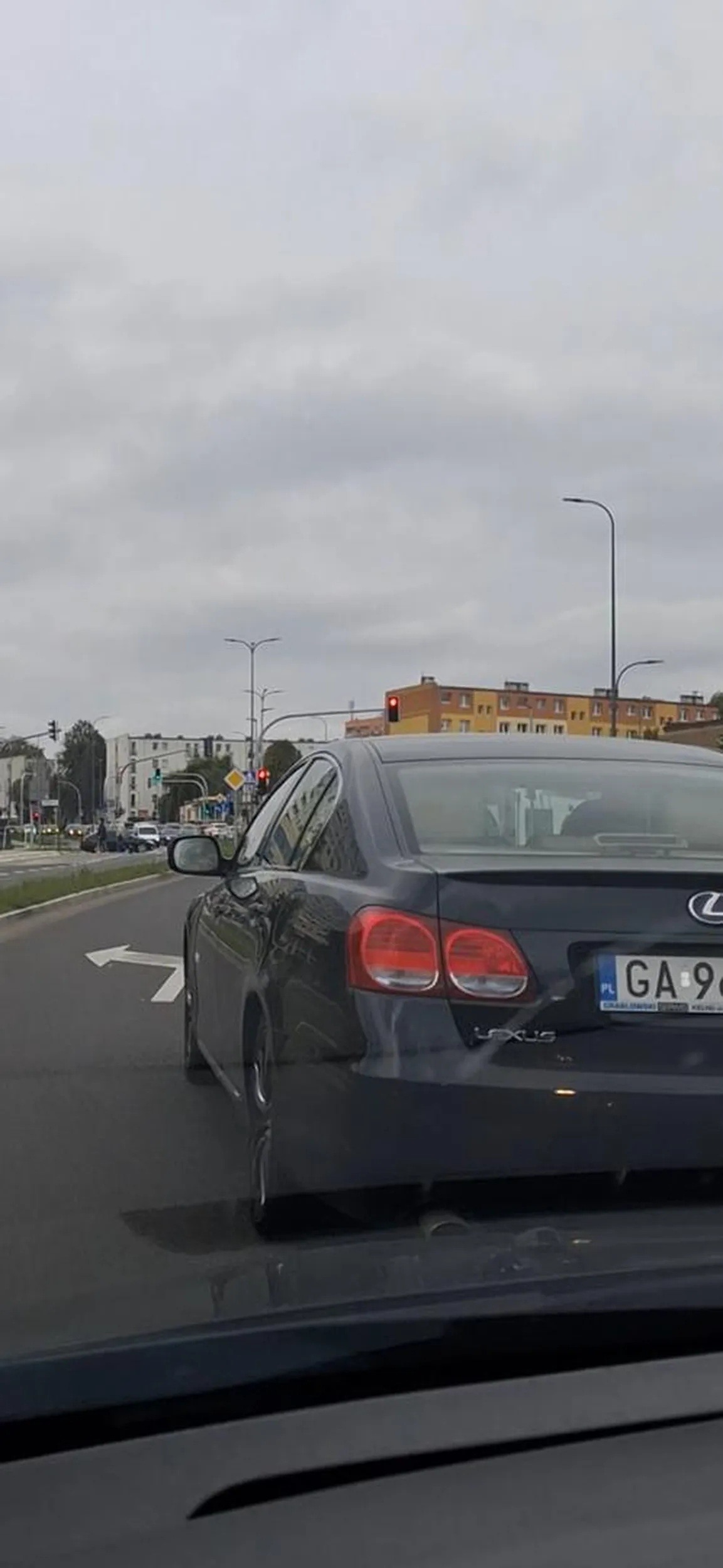 W lexusie kierunkowskazy nie obowiązują