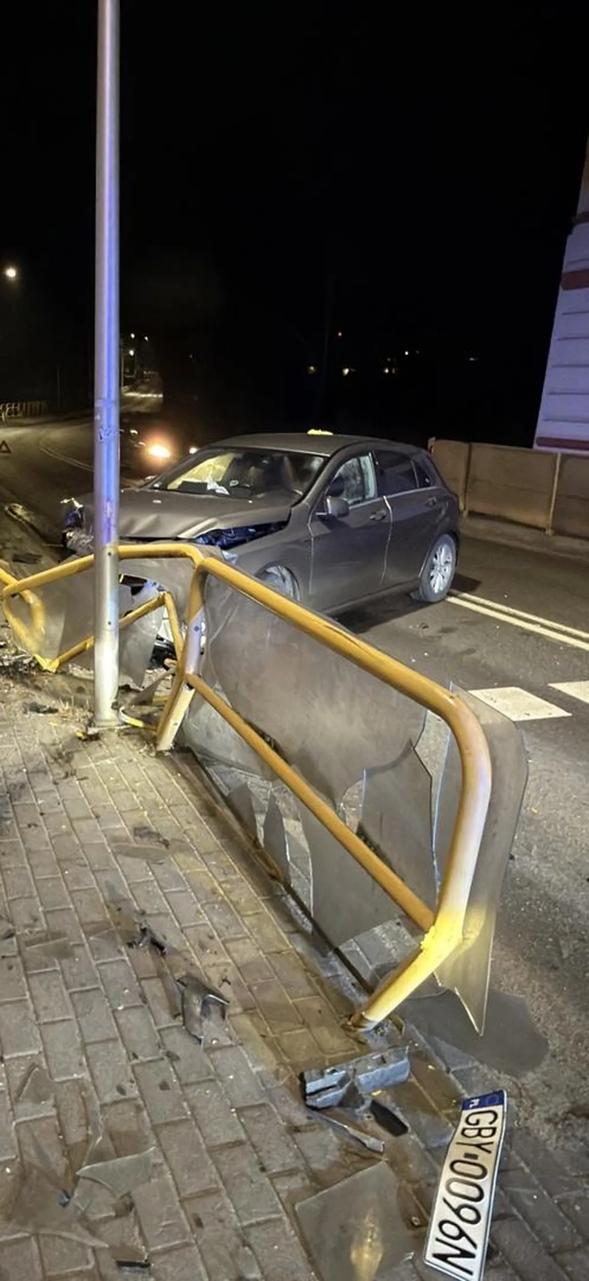 Bardzo ładny samochód, tylko szkoda że już na złom pojedzie.