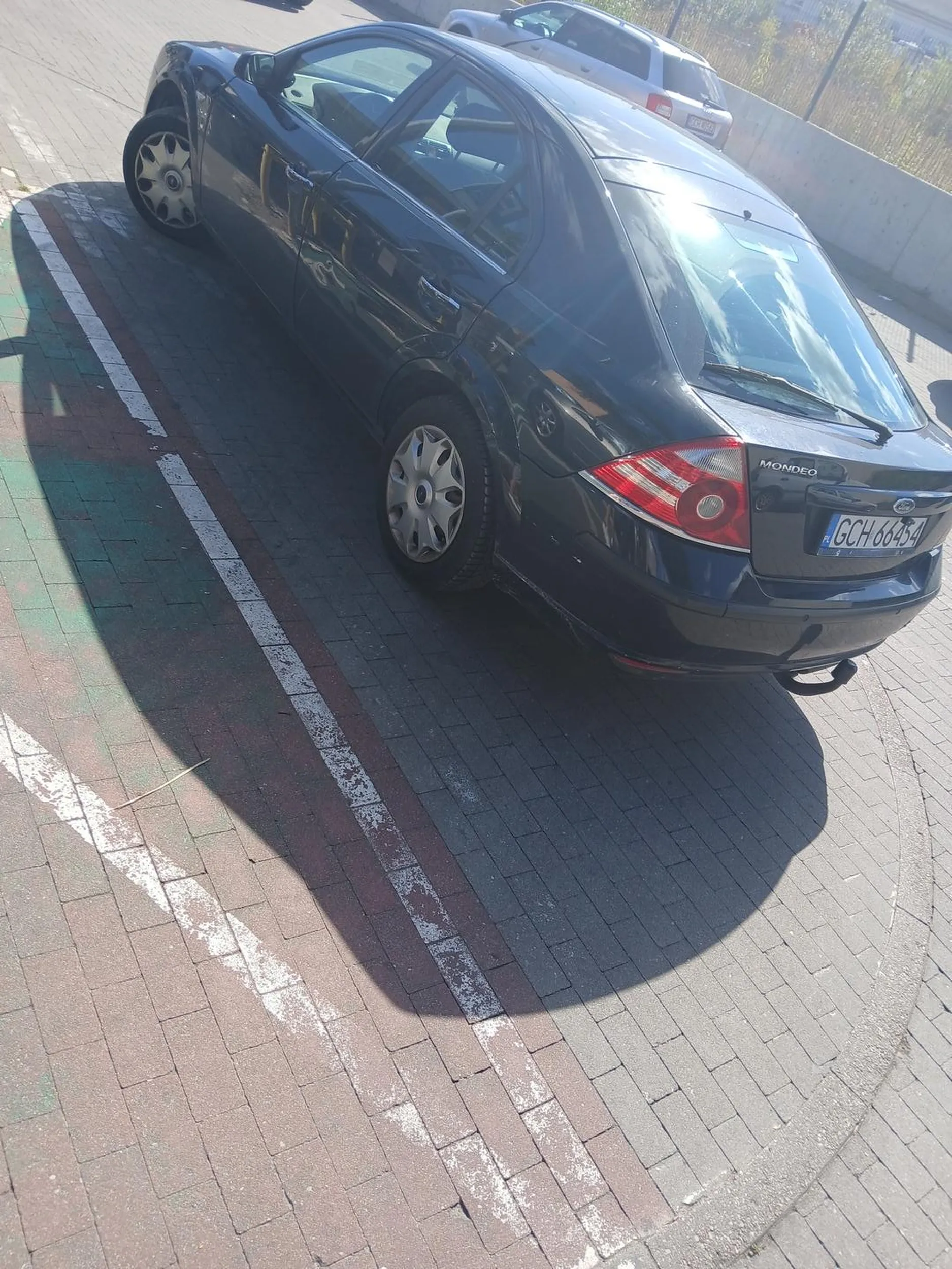 Naucz się parkować, bo na zakazie stawać to tak nie bardzo ;)