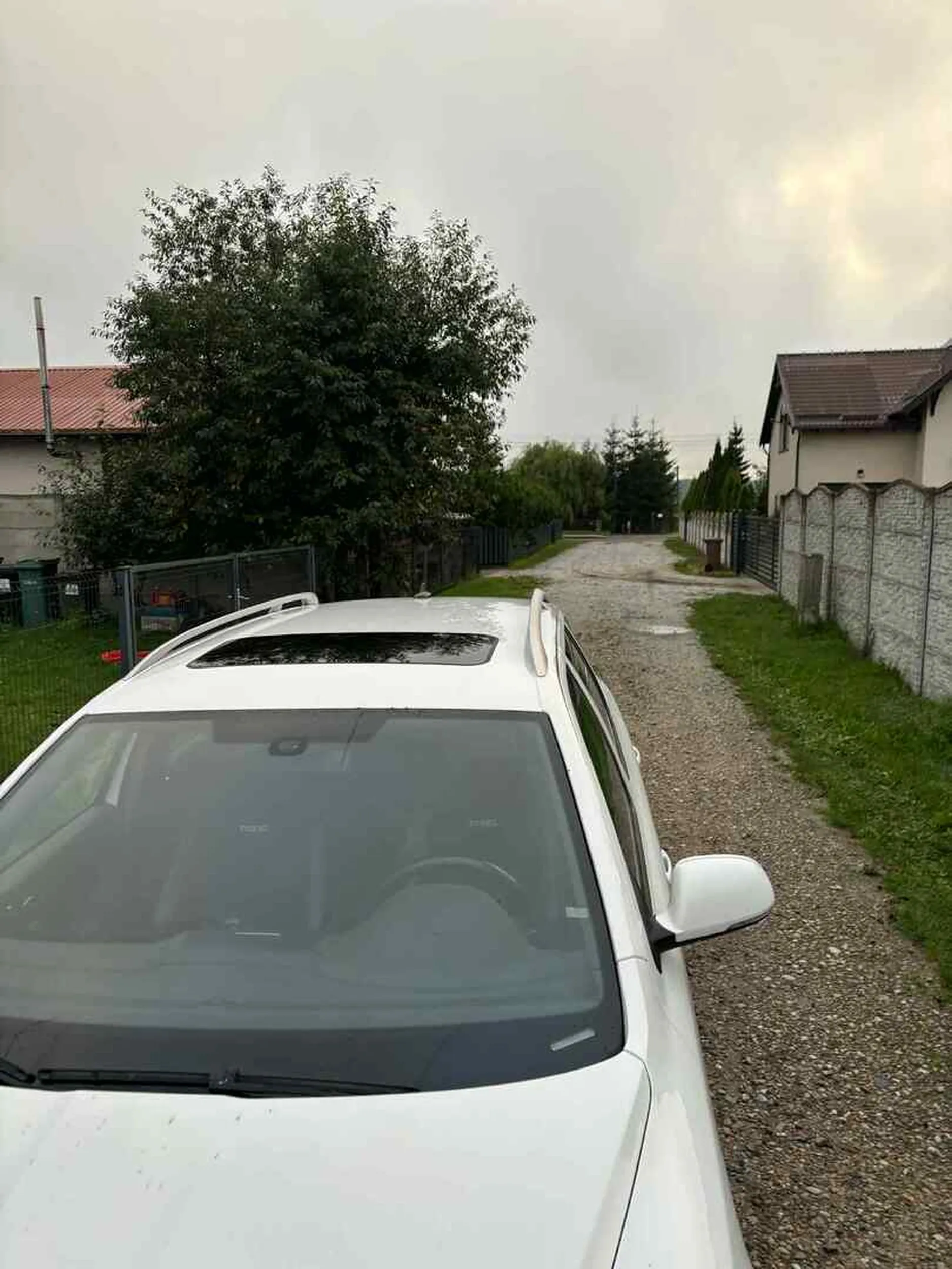 Jeździ bardzo niebezpiecznie polecam uważać na niego