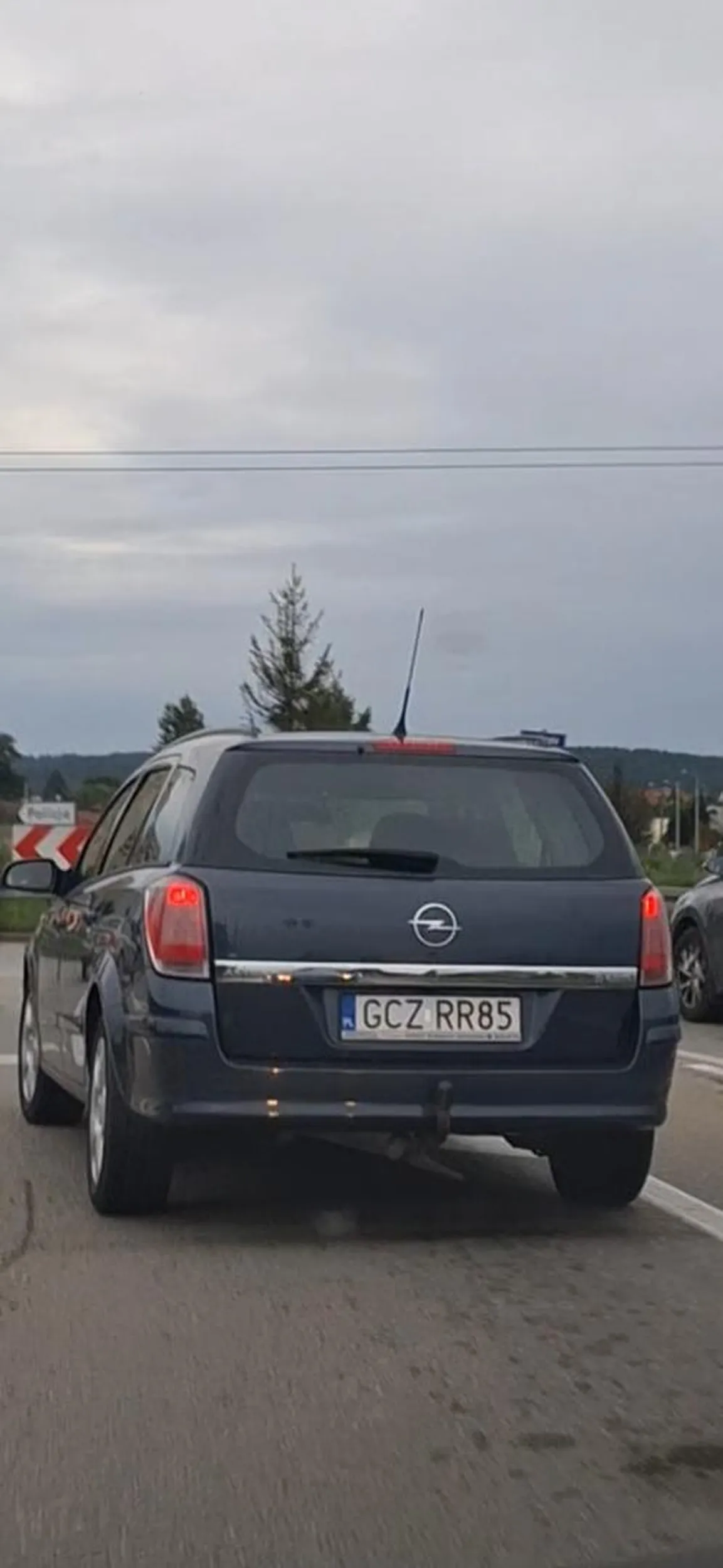 Używamy kierunki i nie blokujemy lewego pasa służy on do wyprzedzania