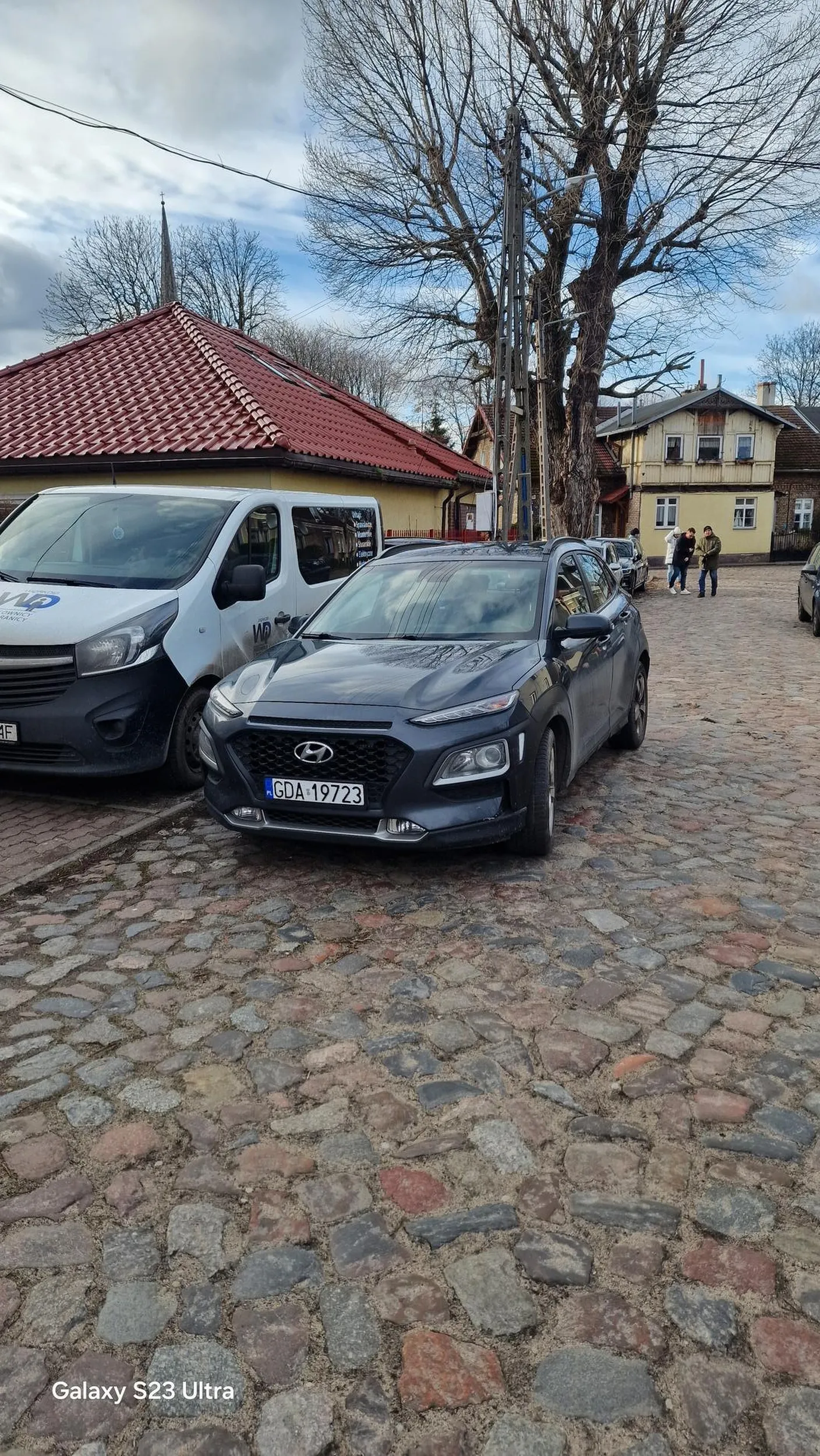 Stoi i zajmuje pół drogi, prawko z czipsów dosał lub dostała