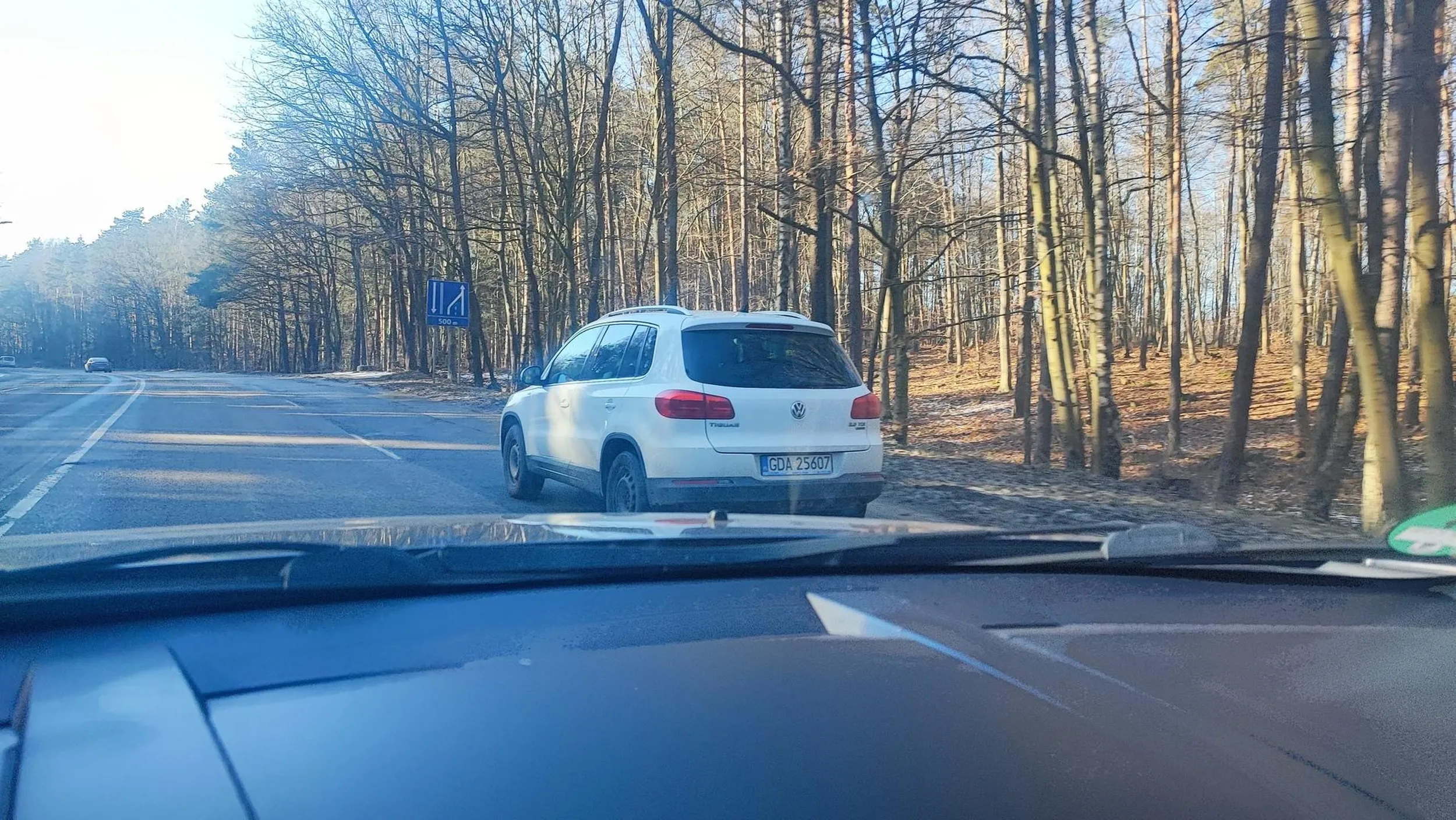 Kobieta, blondynka... Odcinek z ograniczeniem 70-90 km/h, ale maksymalna prędkość przez 3 km wynosiła 40 km/h.