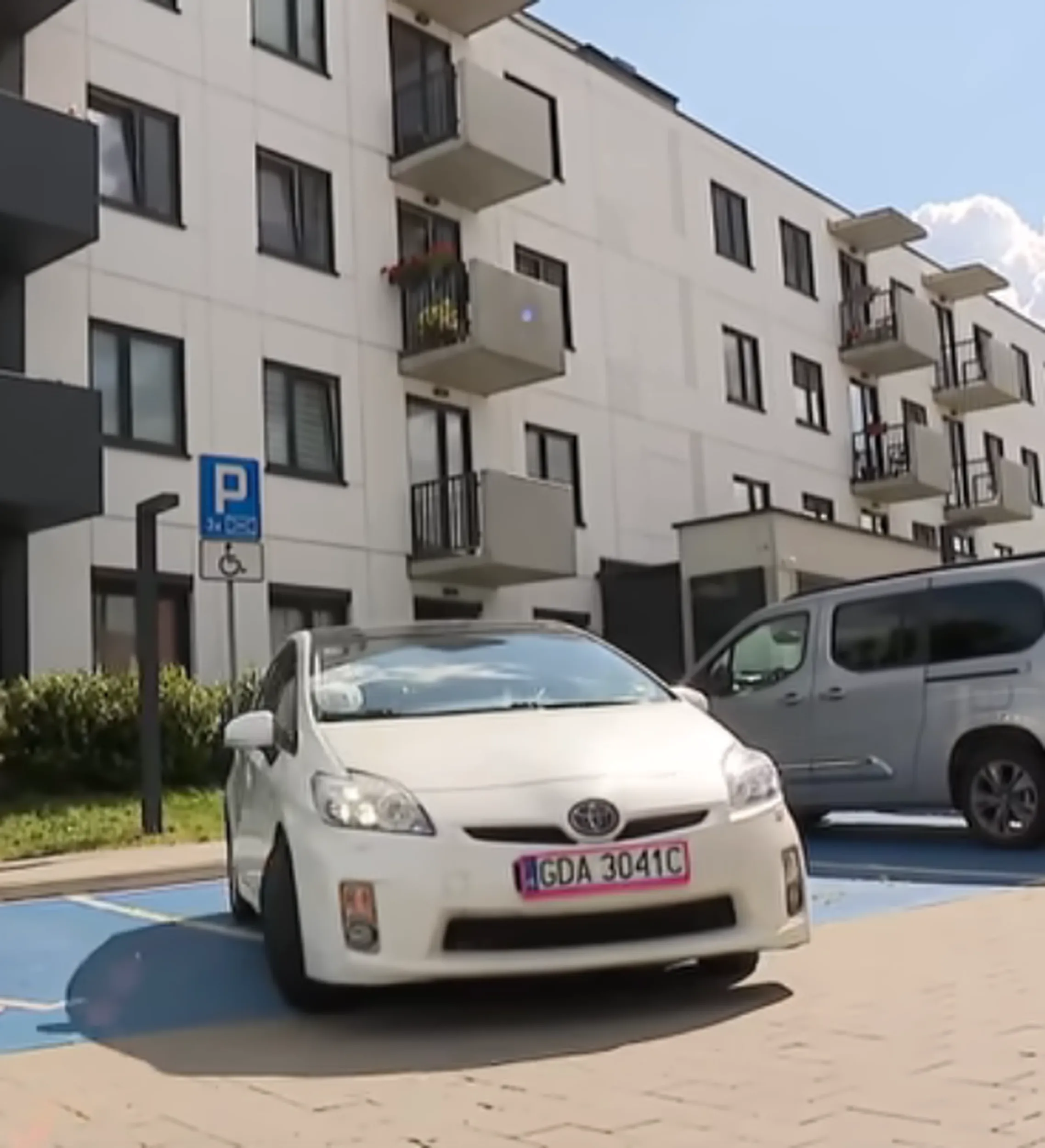 Najgorszy szrot Tojota Prijus od ukraińca Sergieja K. z Łęgowa koło Gdańska sprzedał osobie niepełnosprawnej