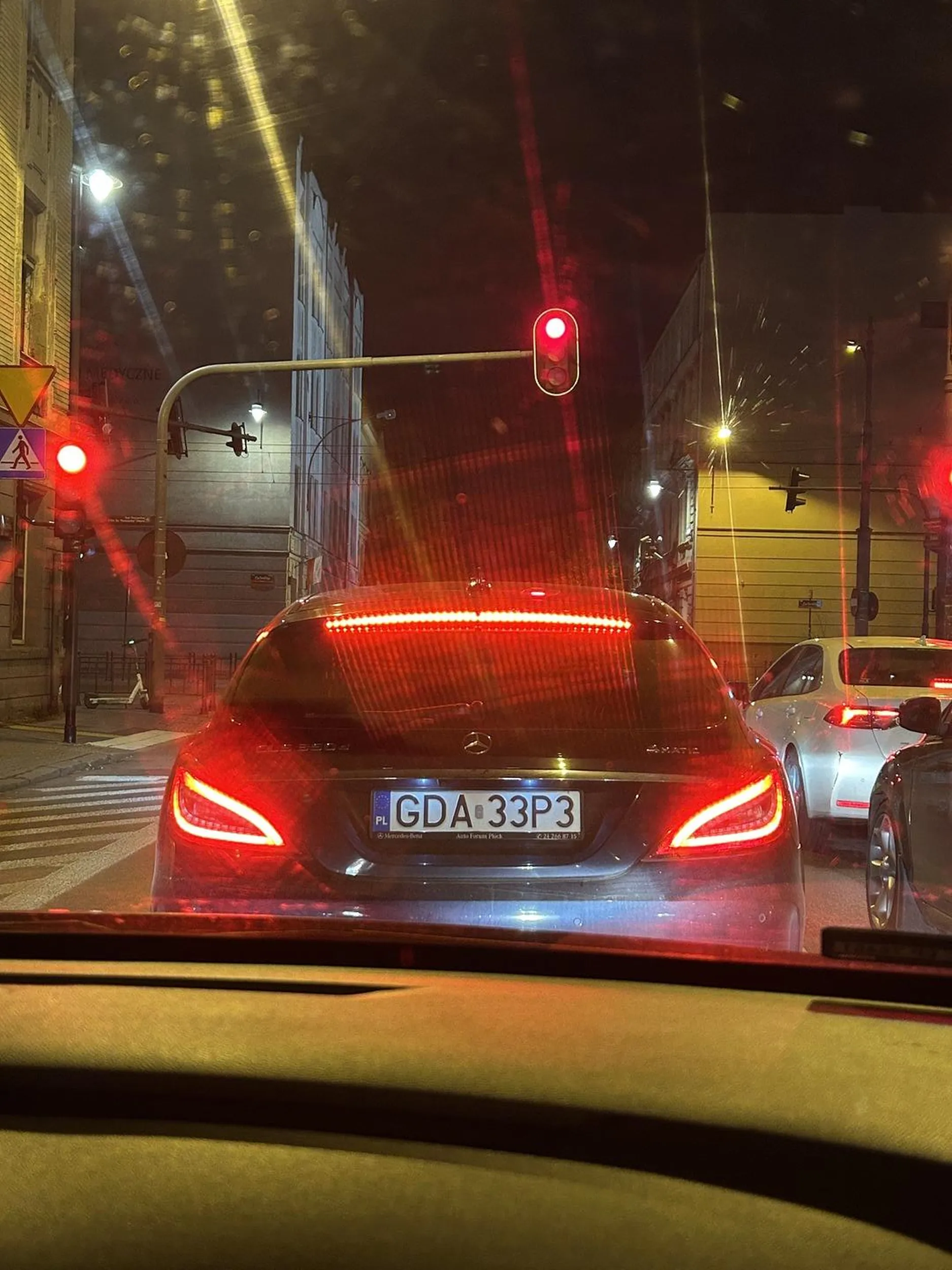 Niby posiadacze BMW nie używają kierunkowskazów ;)) a to jednak nie prawda, bo to coś też nie wie jak działają kierunkowskazy