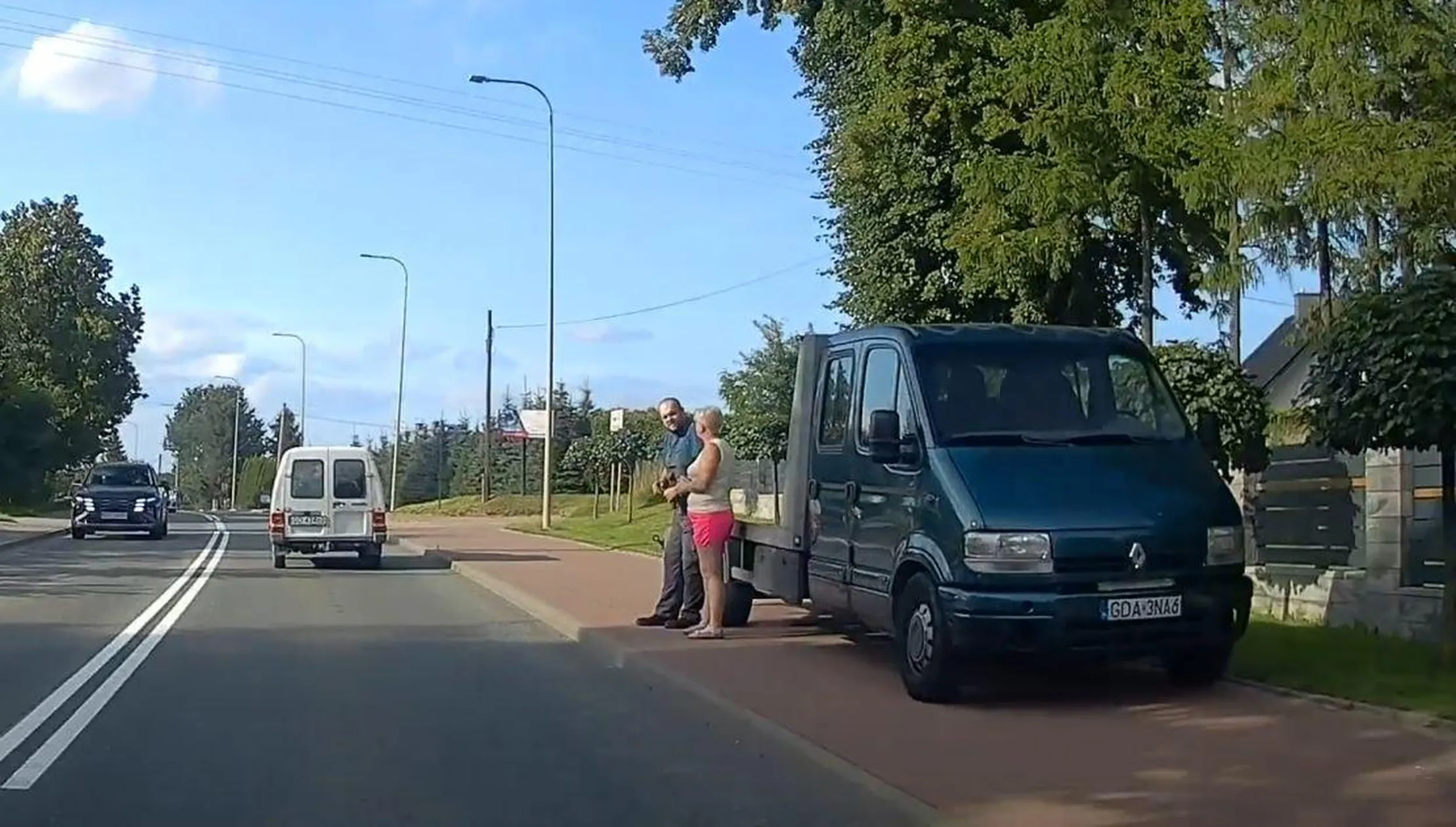 bo czemuż by nie zająć całego chodnika