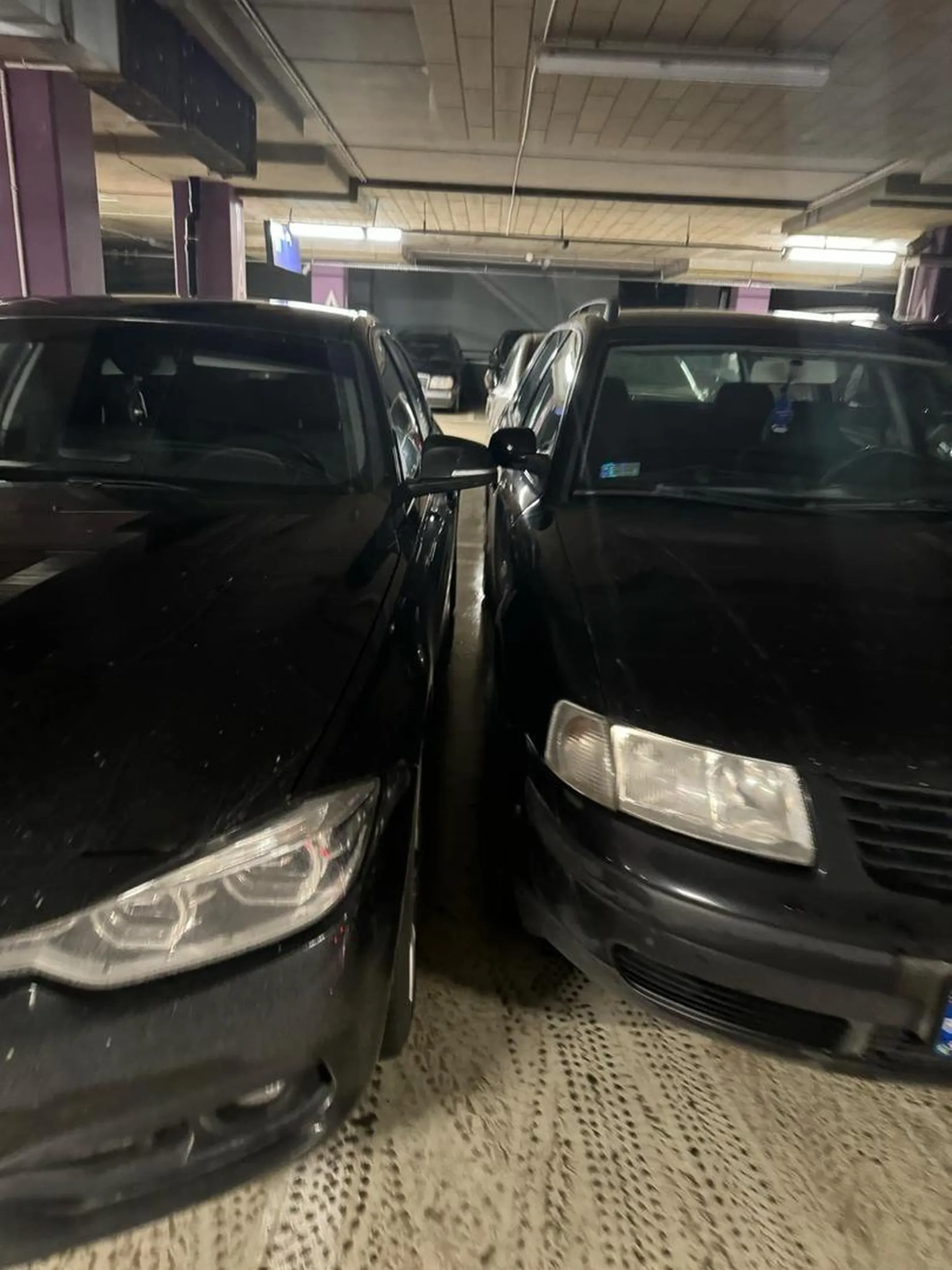 Uwaga blokuje ludzi na parkingu !