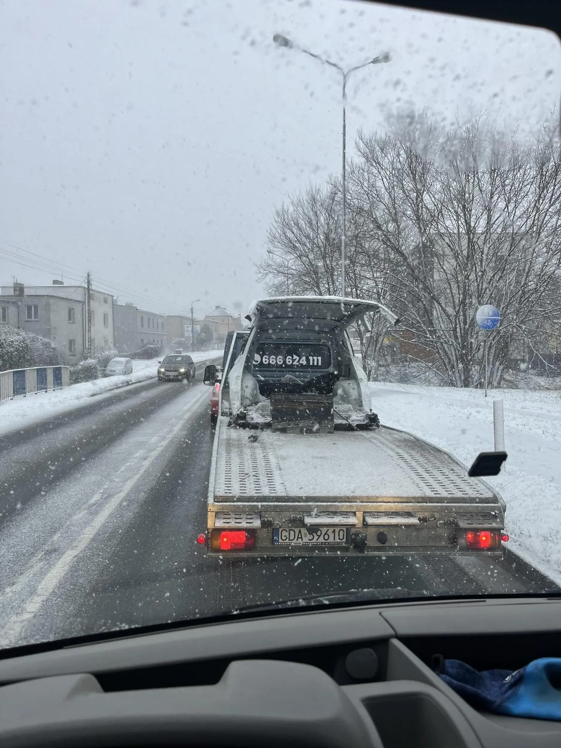 Zwykła szmata, wymusza