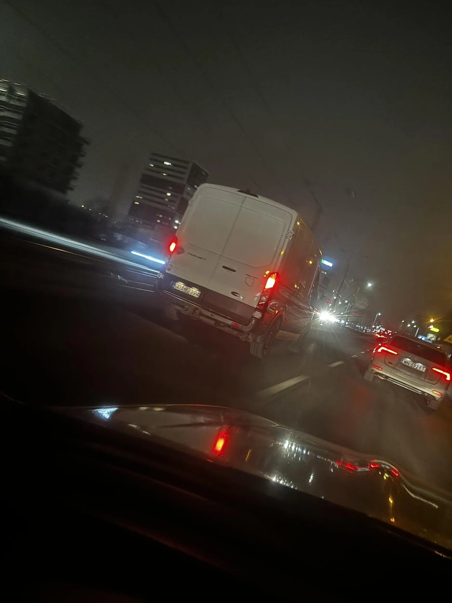 Bliżej nieokreślona ameba życiowa w podeszłym wieku z ogromną weną na stwarzanie zagrożenia na drodze.