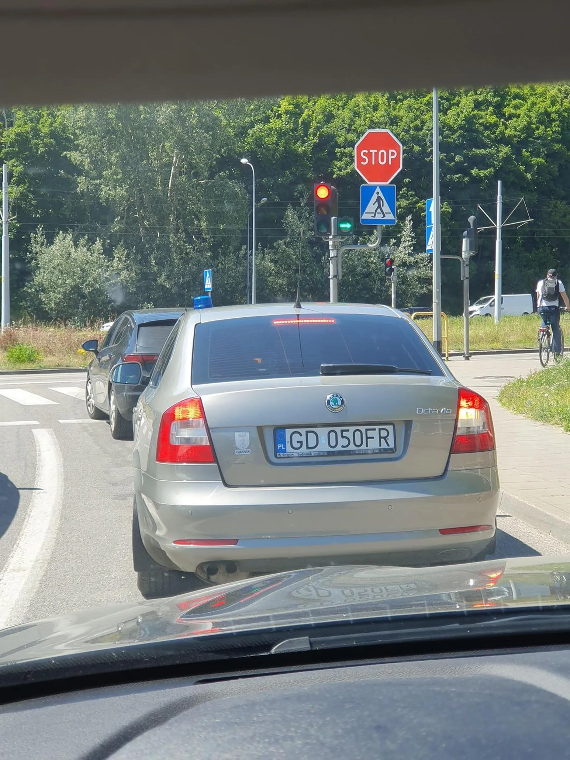 Policja? Czy przebierańcy?