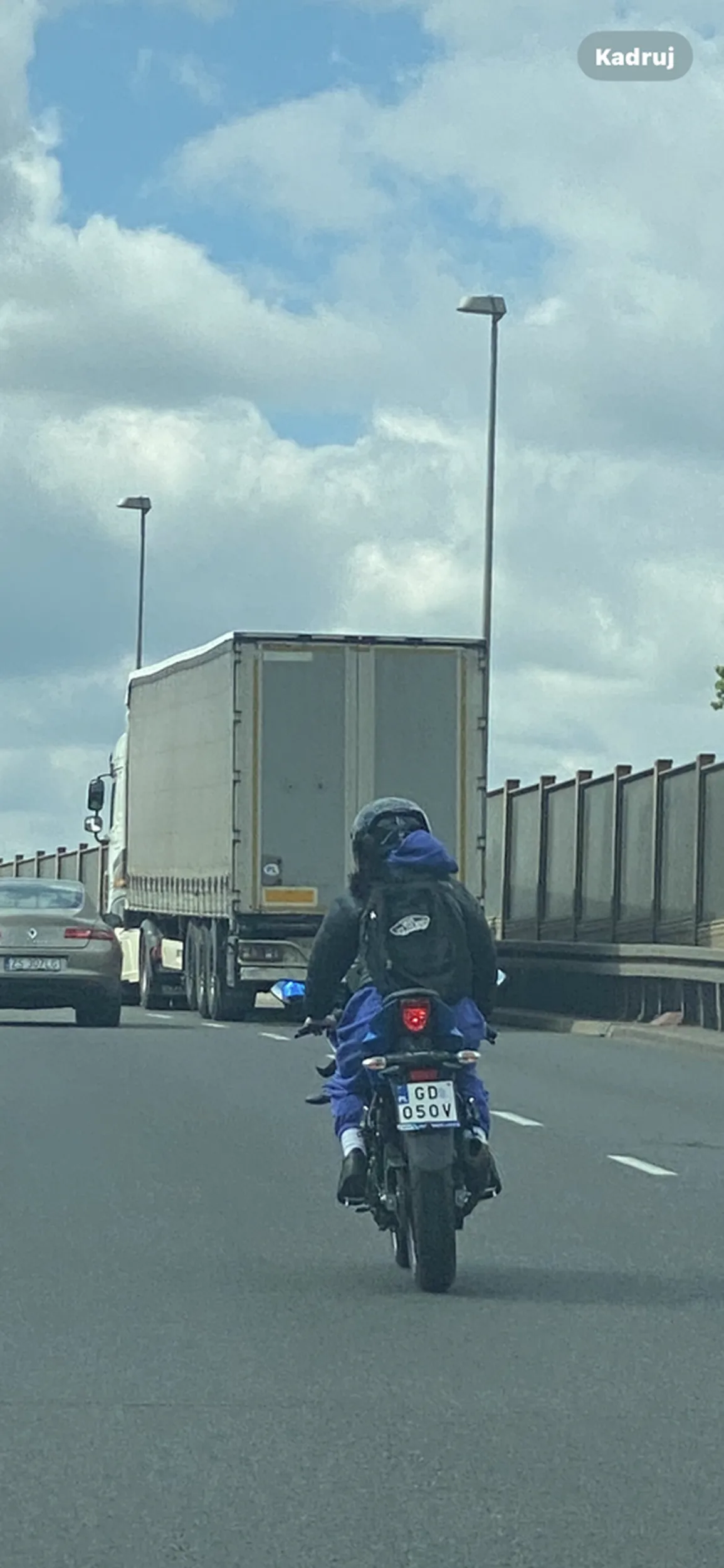 Halinka nie każdy ma ochotę słuchać warczenia Twojej motorynki ? Zrób coś z tym wydechem! Jak byś jeździła na legalny przegląd to by nie przeszło ???