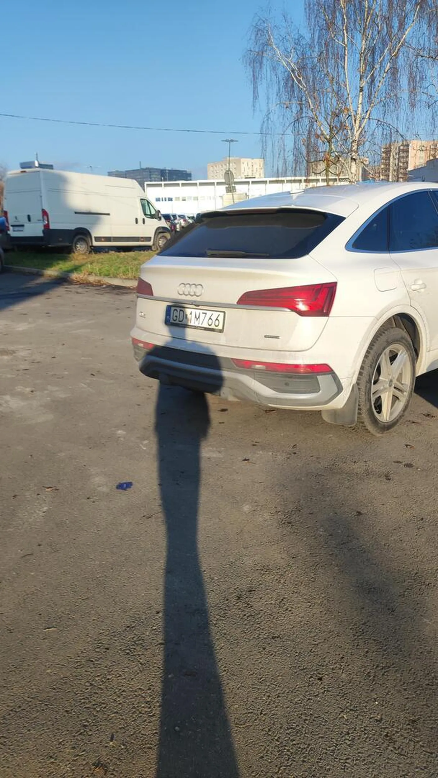 Pani bardzo wulgarna grozi pobiciem bo nie dano jej sie gdy chciała wymusić pierwszeństwo. Plus potraktowała sobie postój taxi jako swoj prywatny parking by pójść, zrobić zakupy