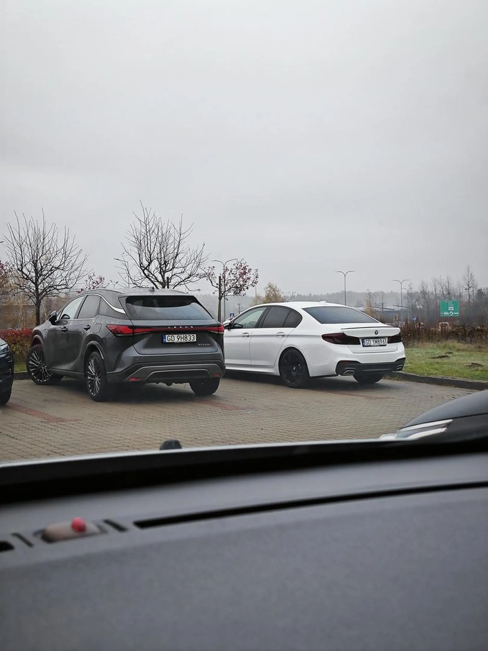 czas na nauke kolorowanek skoro nie potrafisz sie zmiescic w liniach