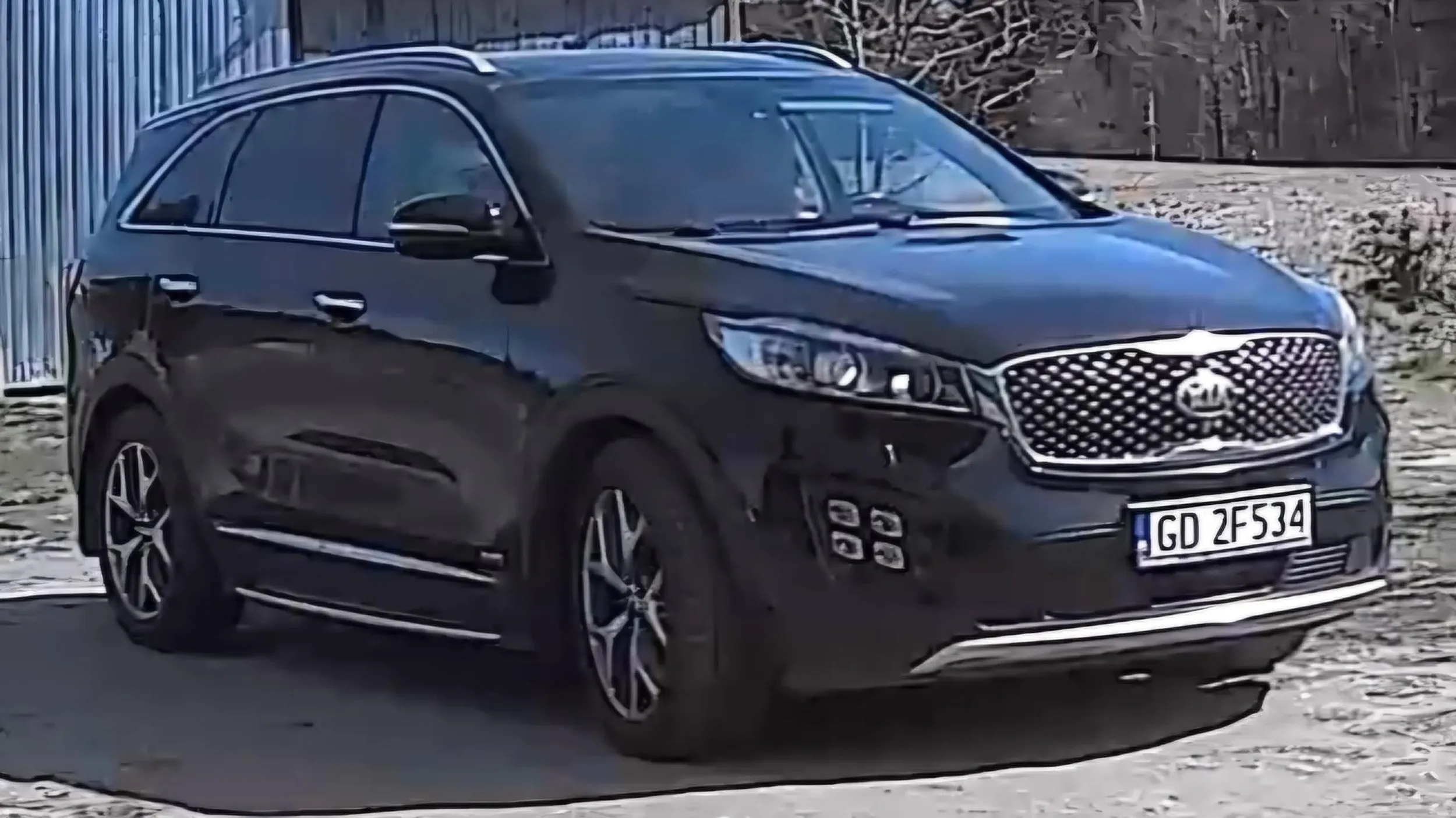 3 kobiety krążą po terenie prywatnym pod nieobecność właściciela posesji!