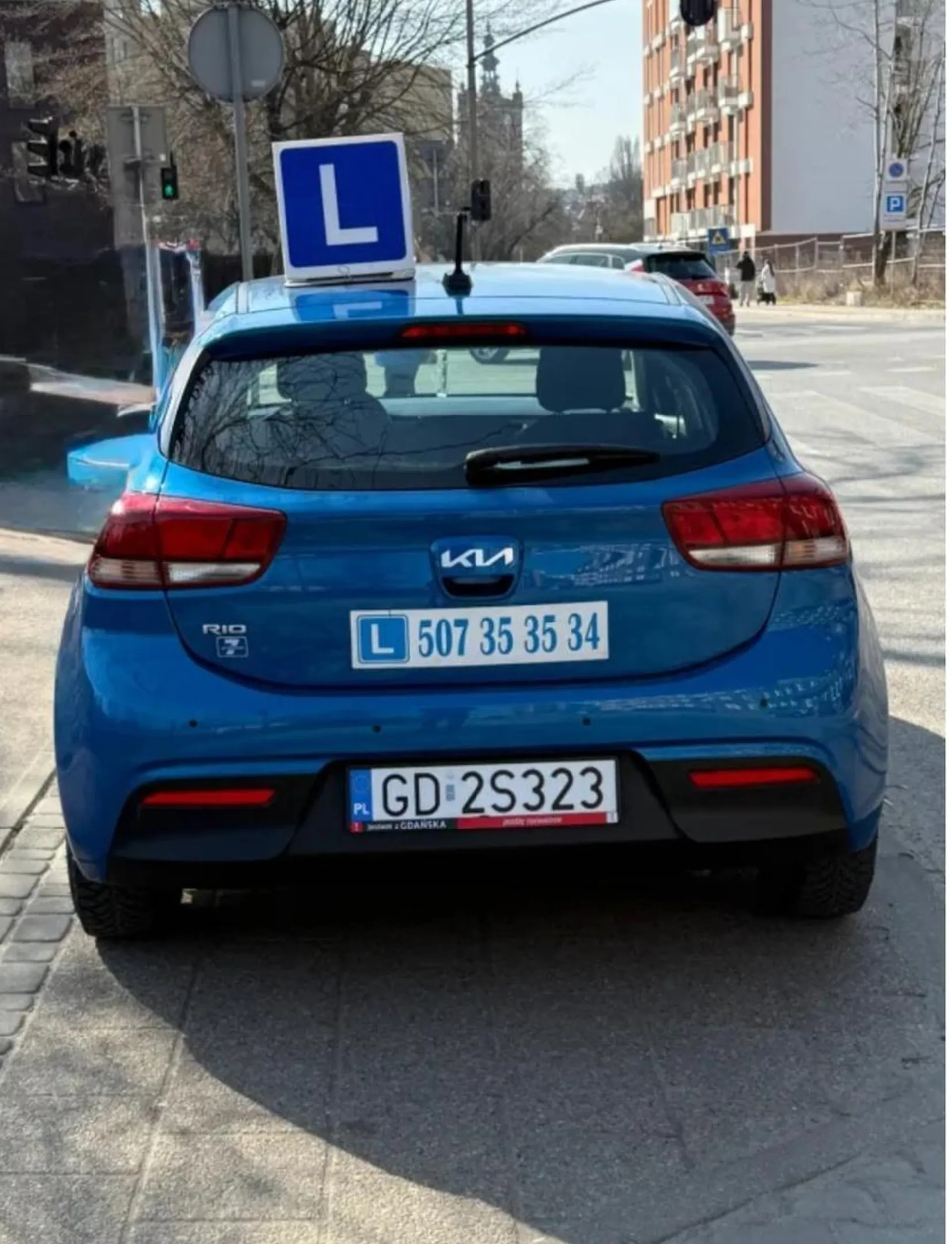 Nie potrafi parkować a jeszcze kogoś uczy żenada