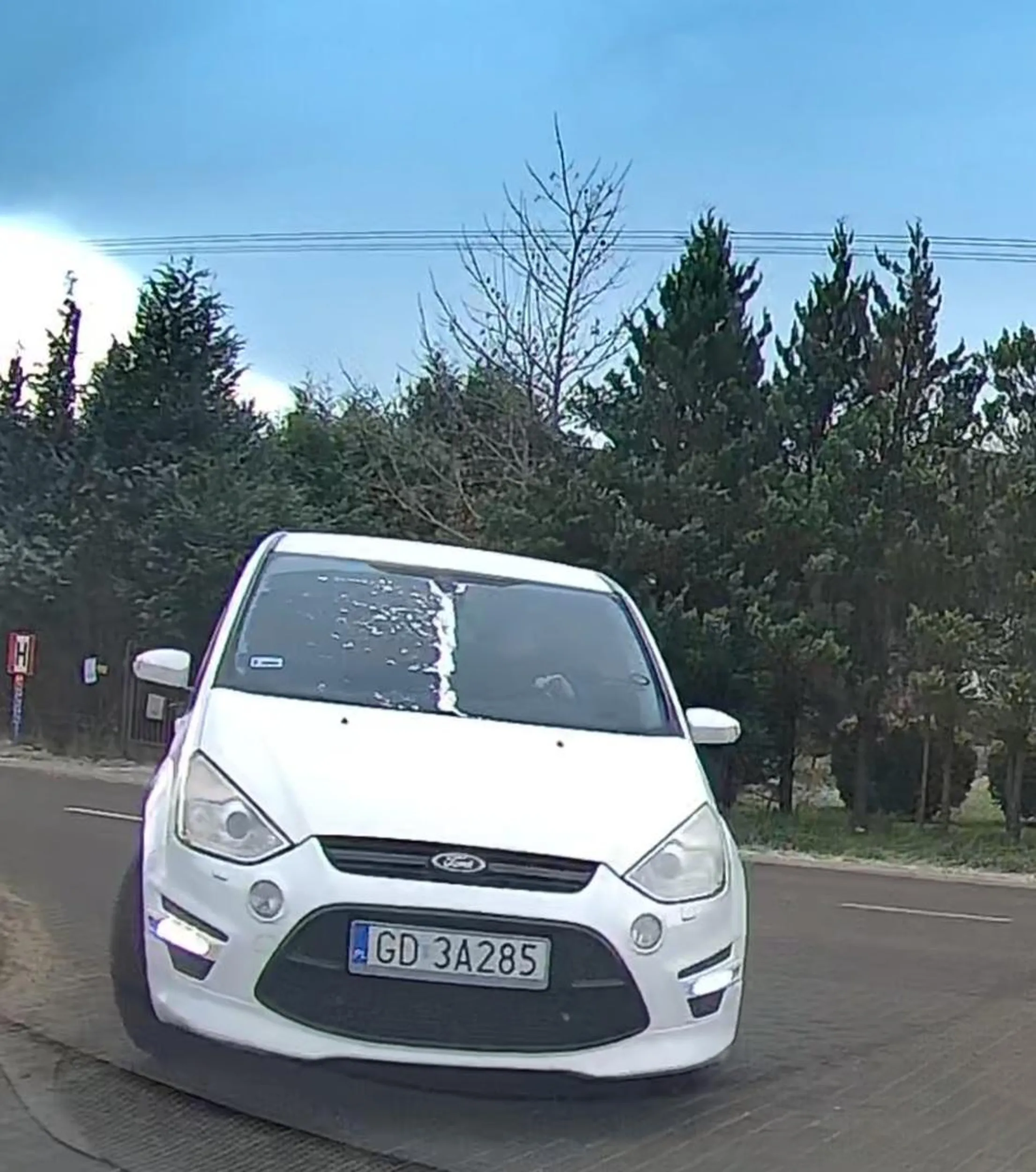 Jak nie odśnieżać samochodu.