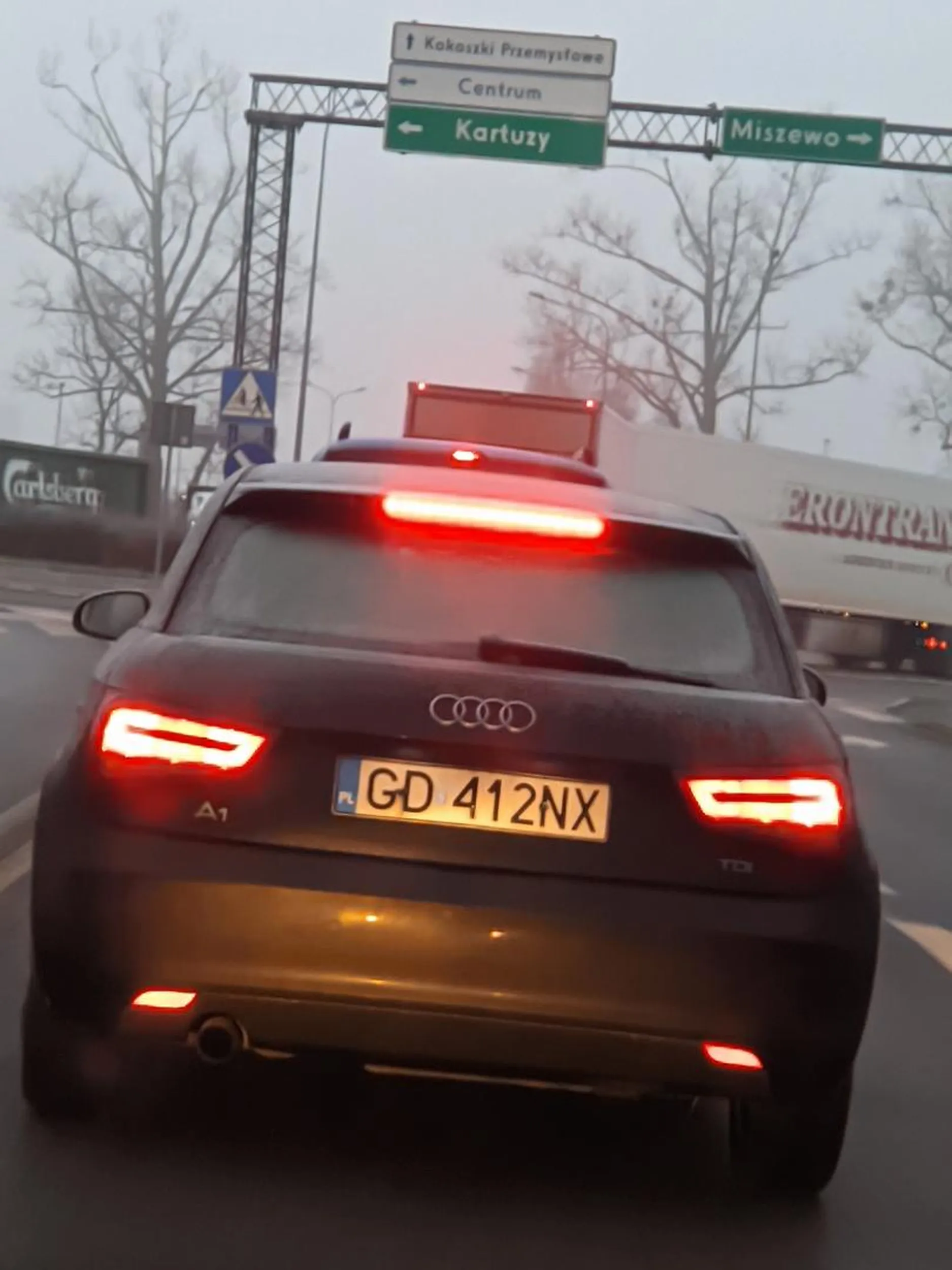 Gościu widać, że gra w czołgi. Kto to widział szyby skrobać. Wizjer z przodu przetarty i jedziemy.