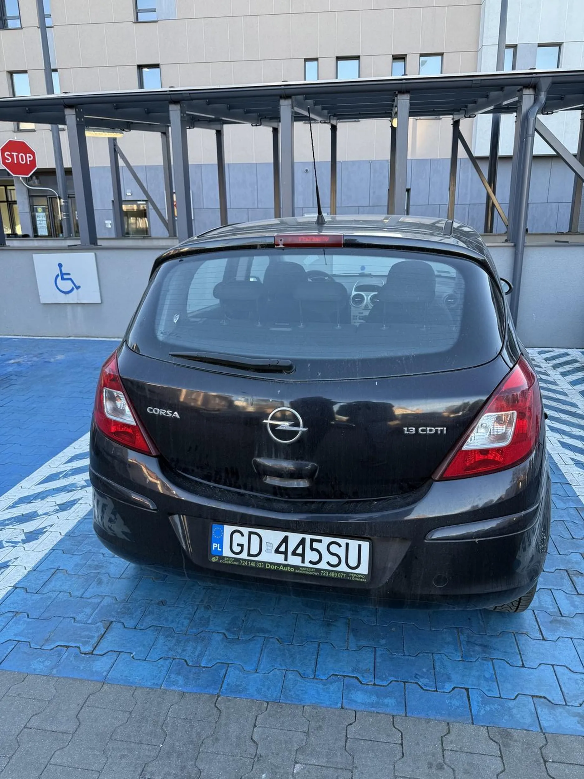 Może następnym razem pomyślisz dwa razy.. Wstyd! I to kobieta.. mam nadzieję, że nigdy nie będziesz musiała korzystać z tego miejsca!