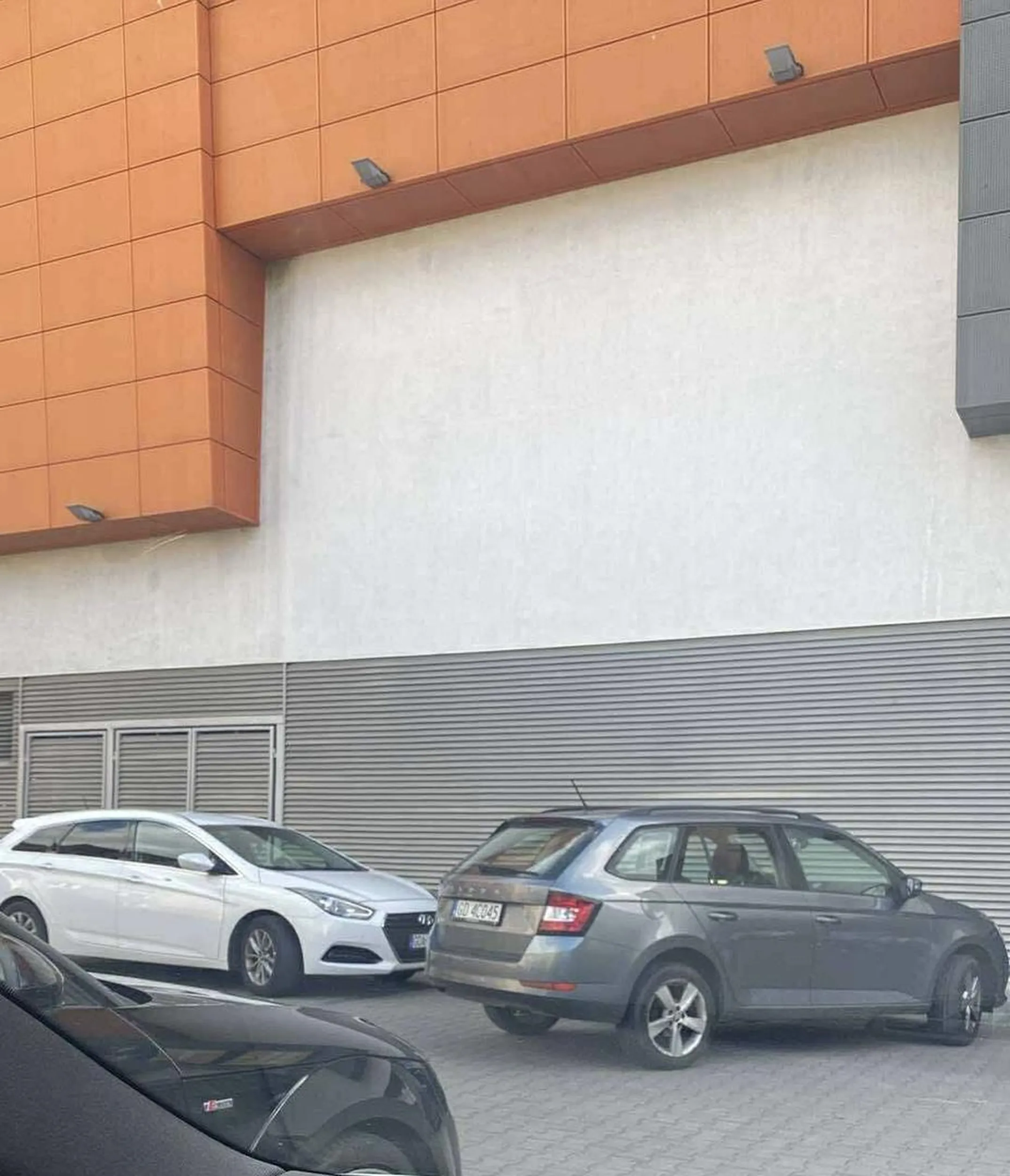 Naucz się parkować, bo wyjechać z parkingu się nie da