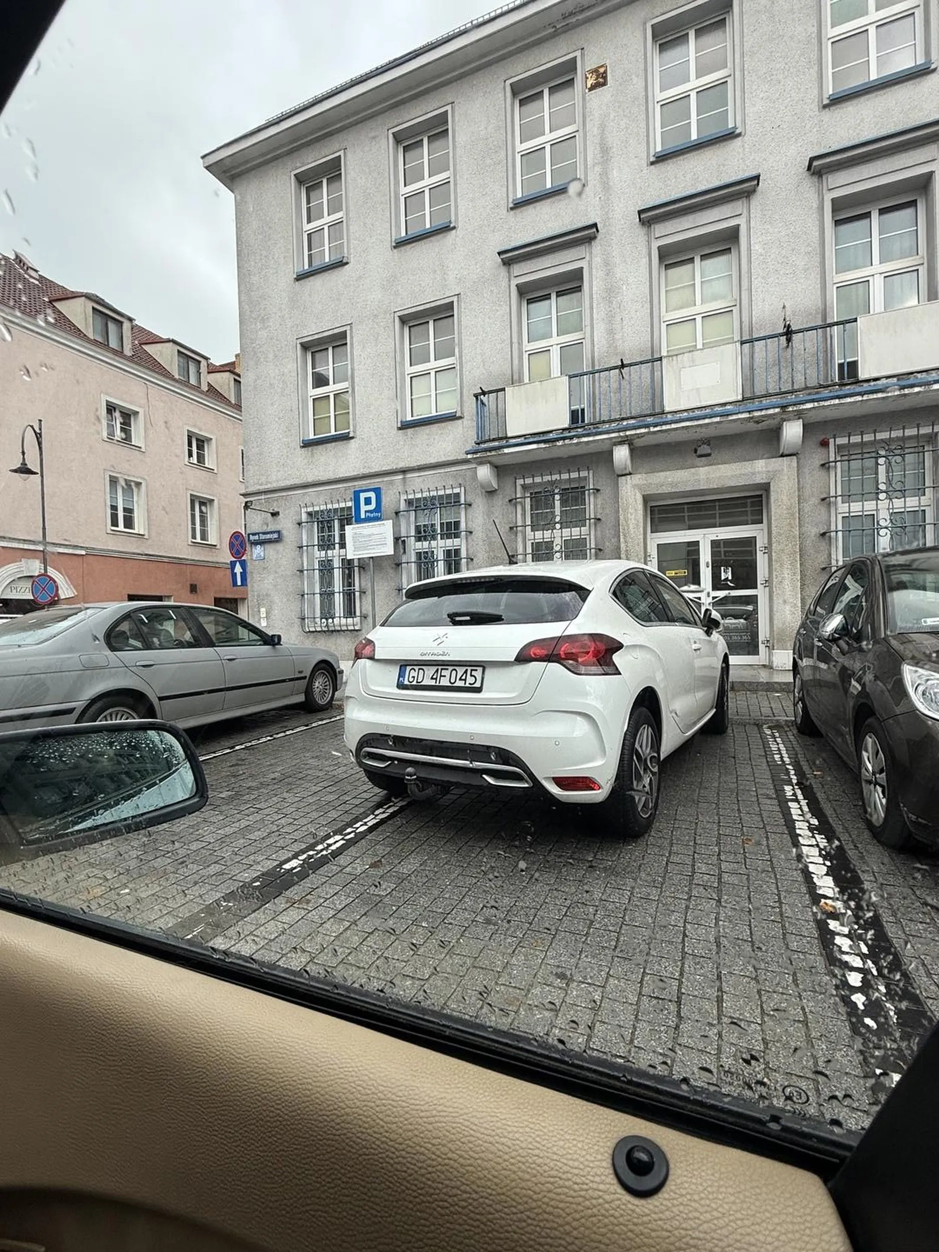 Totalny brak umiejętności parkowania