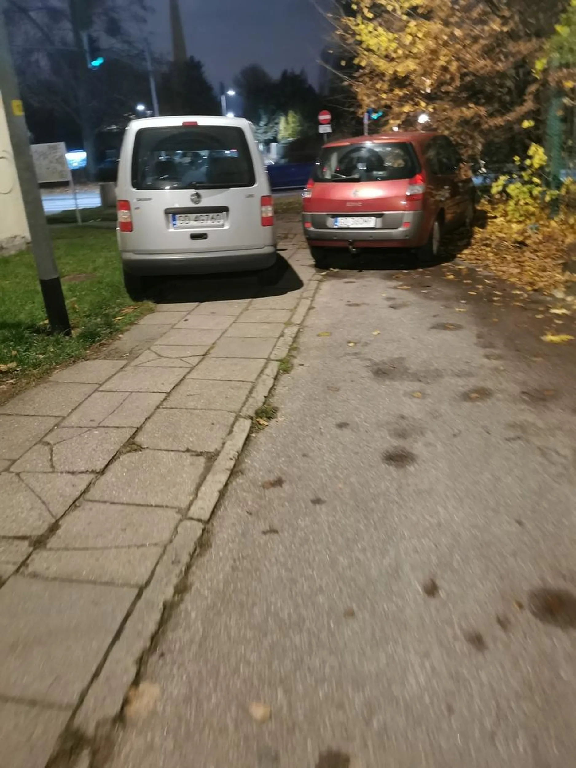 Przeciskaj się albo idź po trawie, co mnie to obchodzi