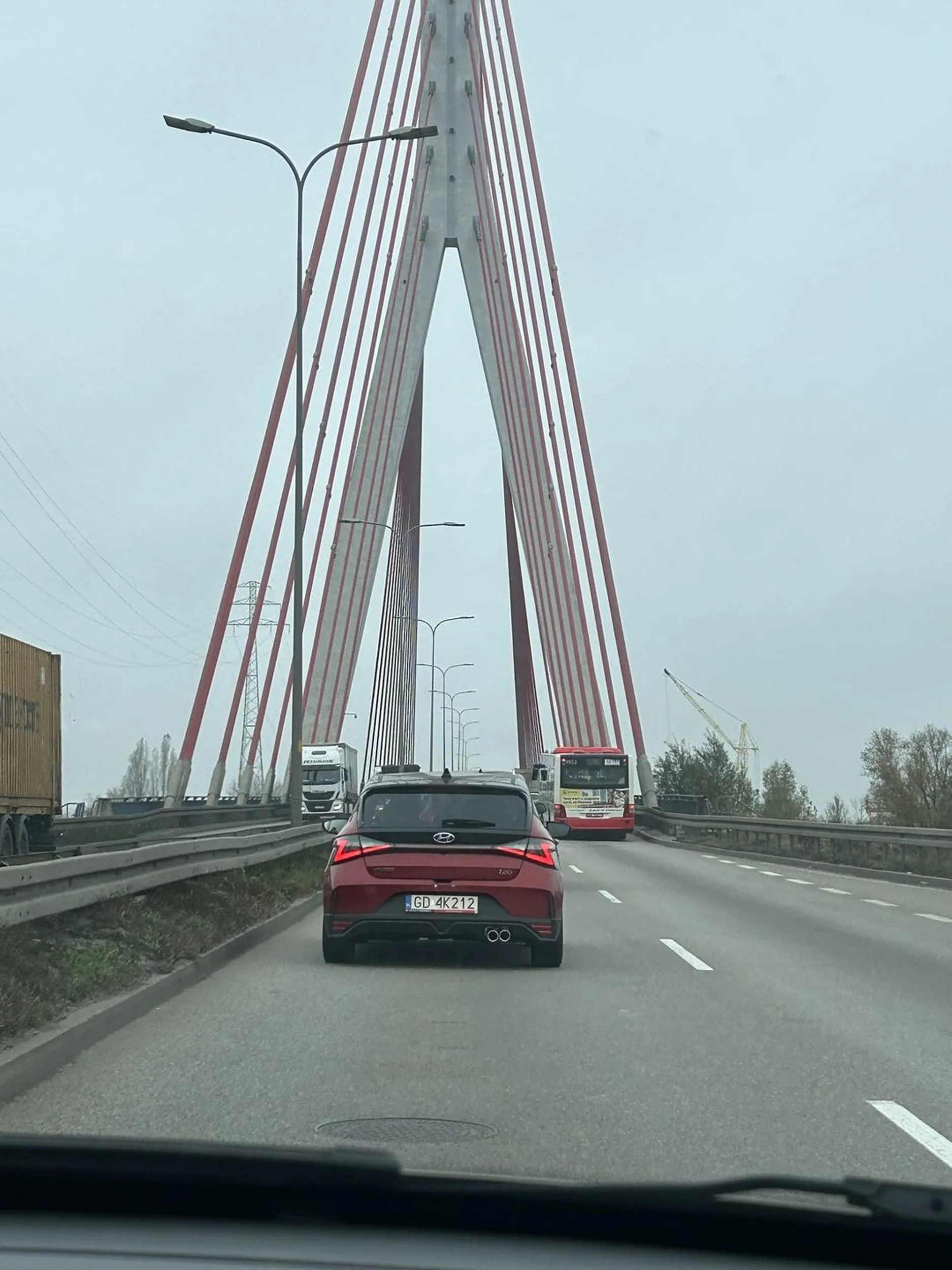 Uważajcie nie używa lusterek i zajeżdża drogę