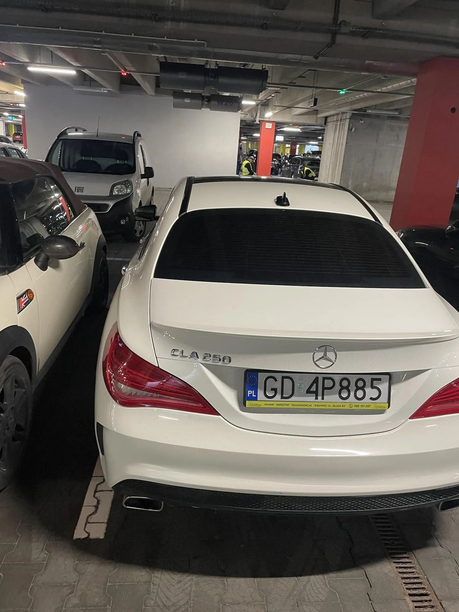 Bliżej się nie dało? Cały parking praktycznie wolny XD parking pod Ikea Matarnia