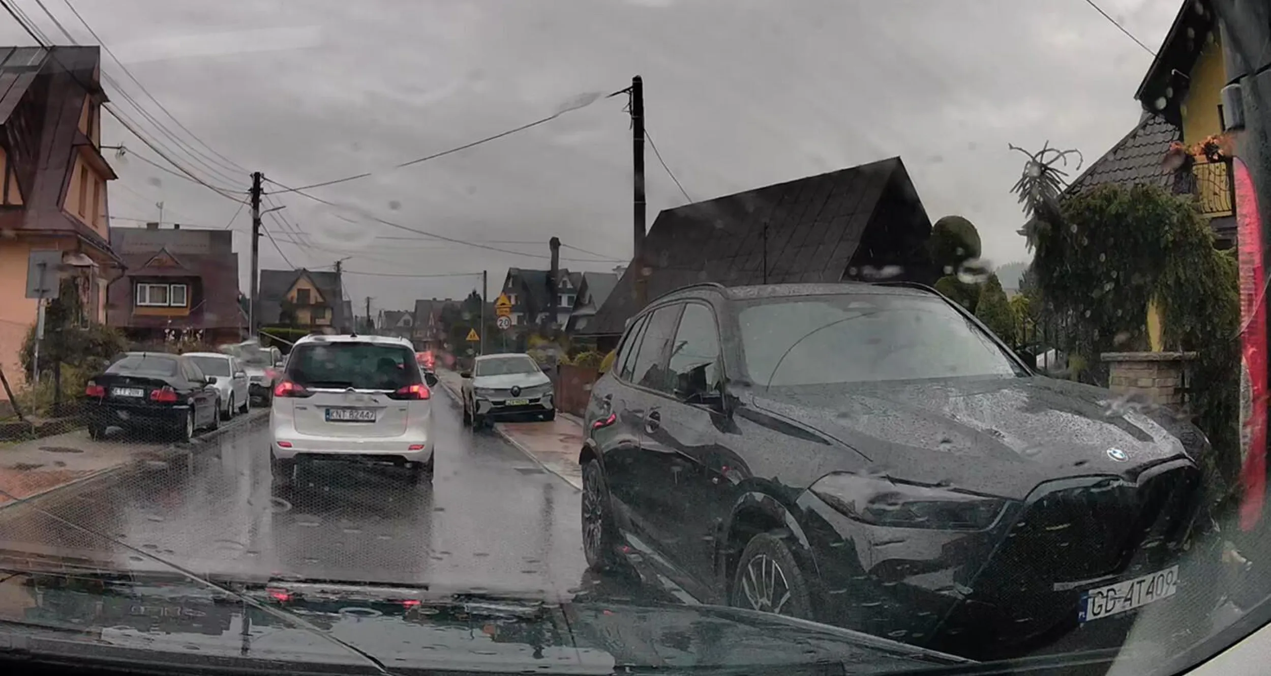 głąb zastawia cały chodnik