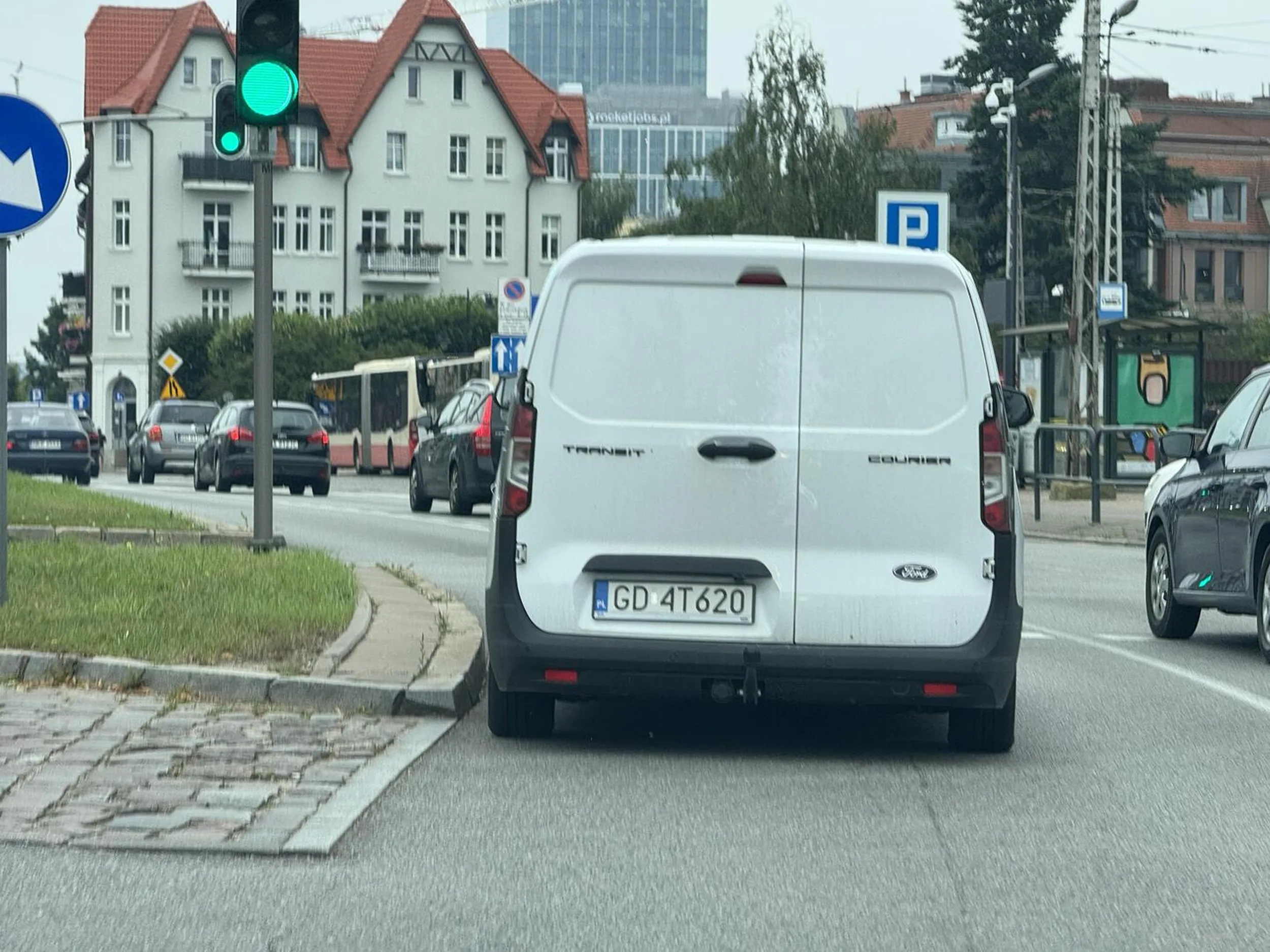 Chyba pijany kierowca, jechał zygzakiem przez al.Grunwaldzką dzisiaj około 8:50 rano.