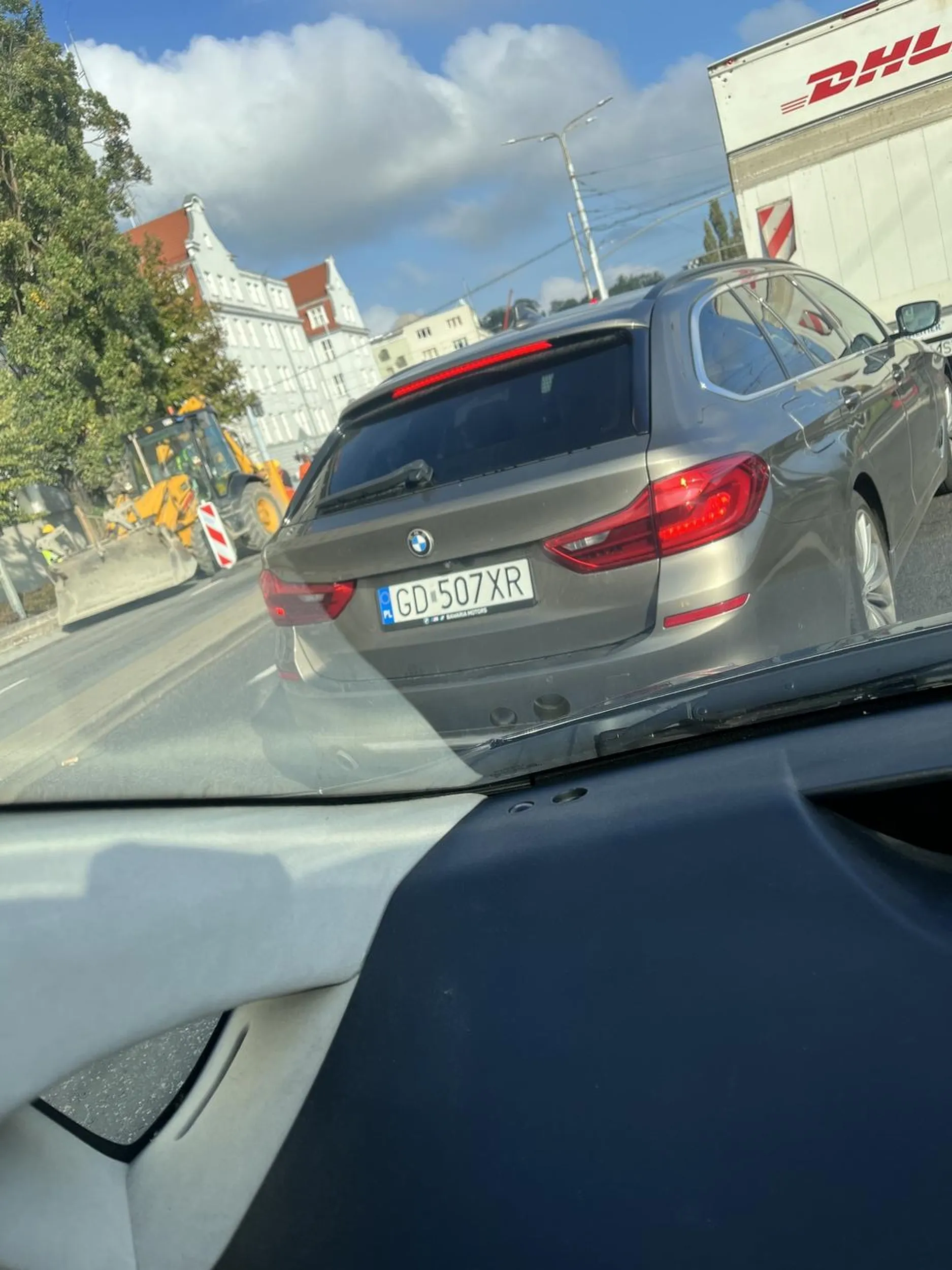 Typowyxxxxxx w najgorszym wydaniu „kierowcy BMW”. Mam nadzieję, że następnym razem po prostu cię nie zauważą i rozwalą ci samochód.