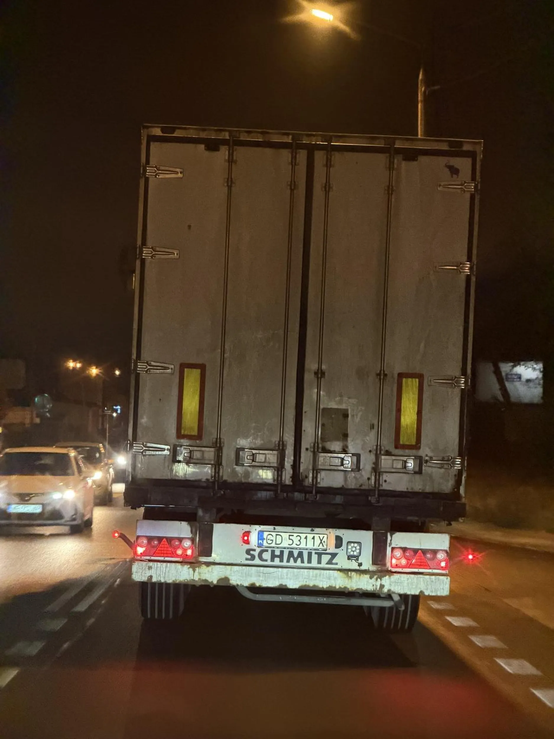 Człowiek bez wyobraźni który powinien czym prędzej stracić prawo jazdy !!!