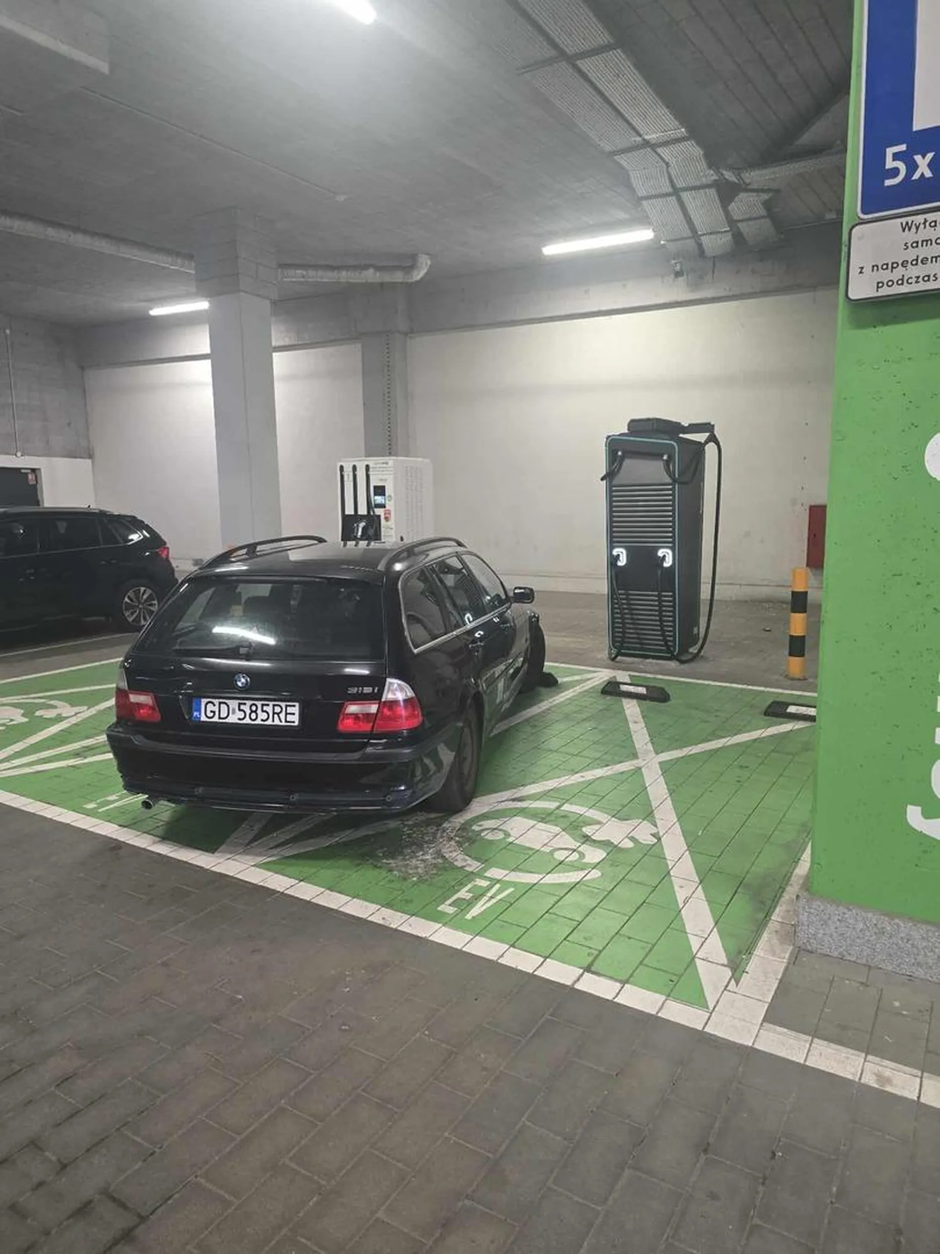 Kiedyś, cymbałku, trafisz na "kozaka" większego od ciebie i wtedy, żeby odjechać z takiego miejsca, będziesz zmuszony wezwać lawetę.