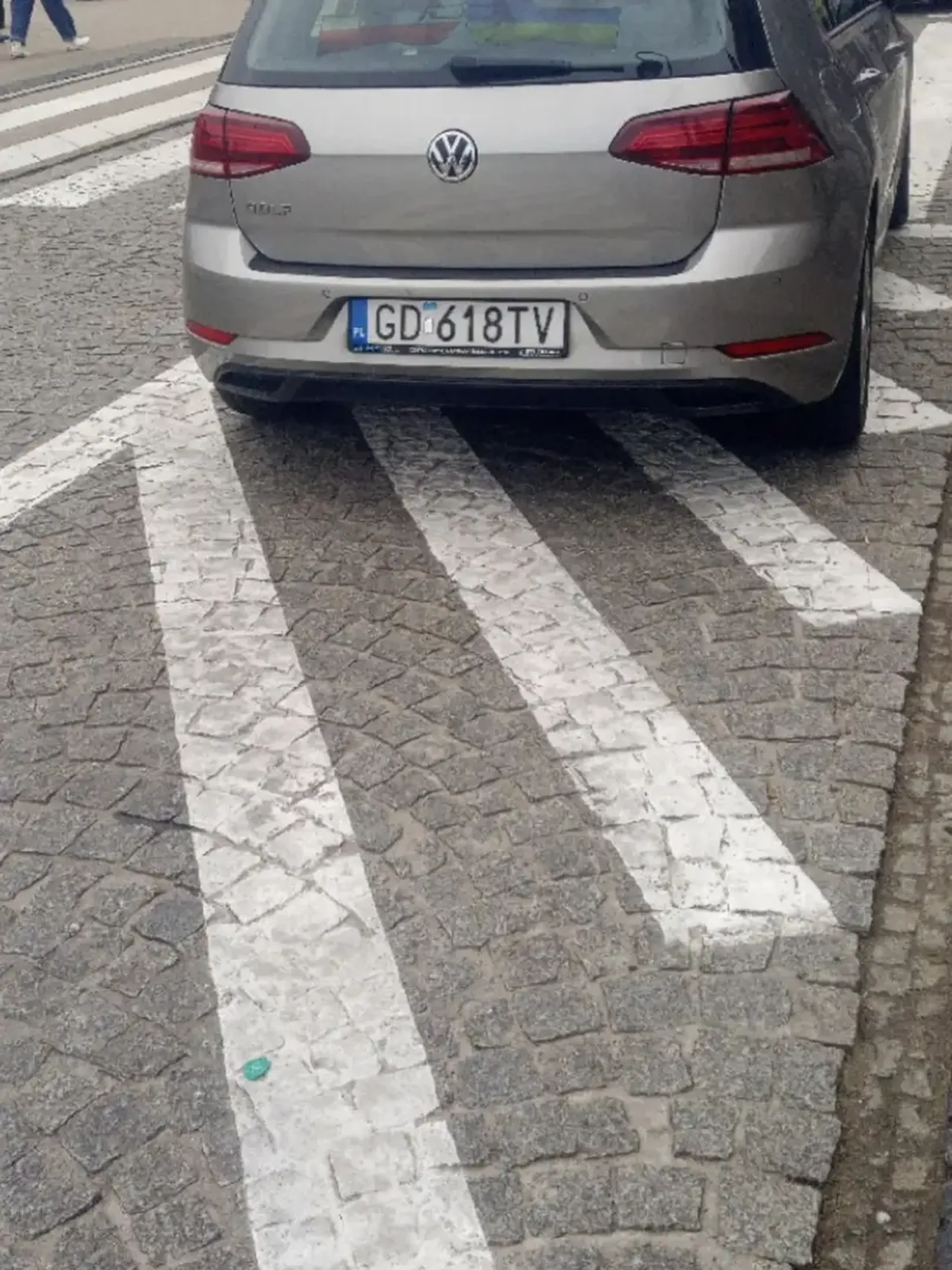 Parkowanie na przejściu dla pieszych i na obszarze wyłaczonym z ruchu