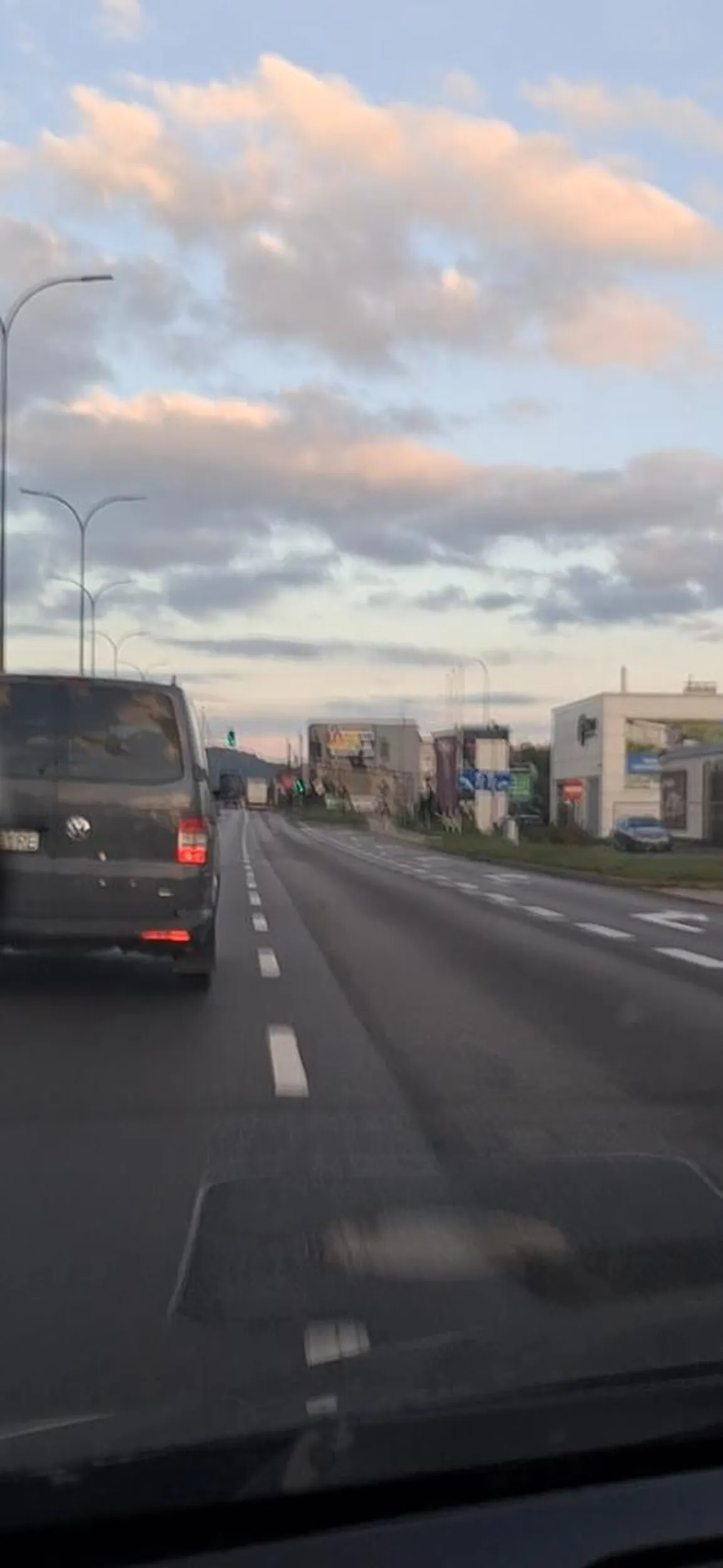 Jastepny busiarz blokuje lewy pas