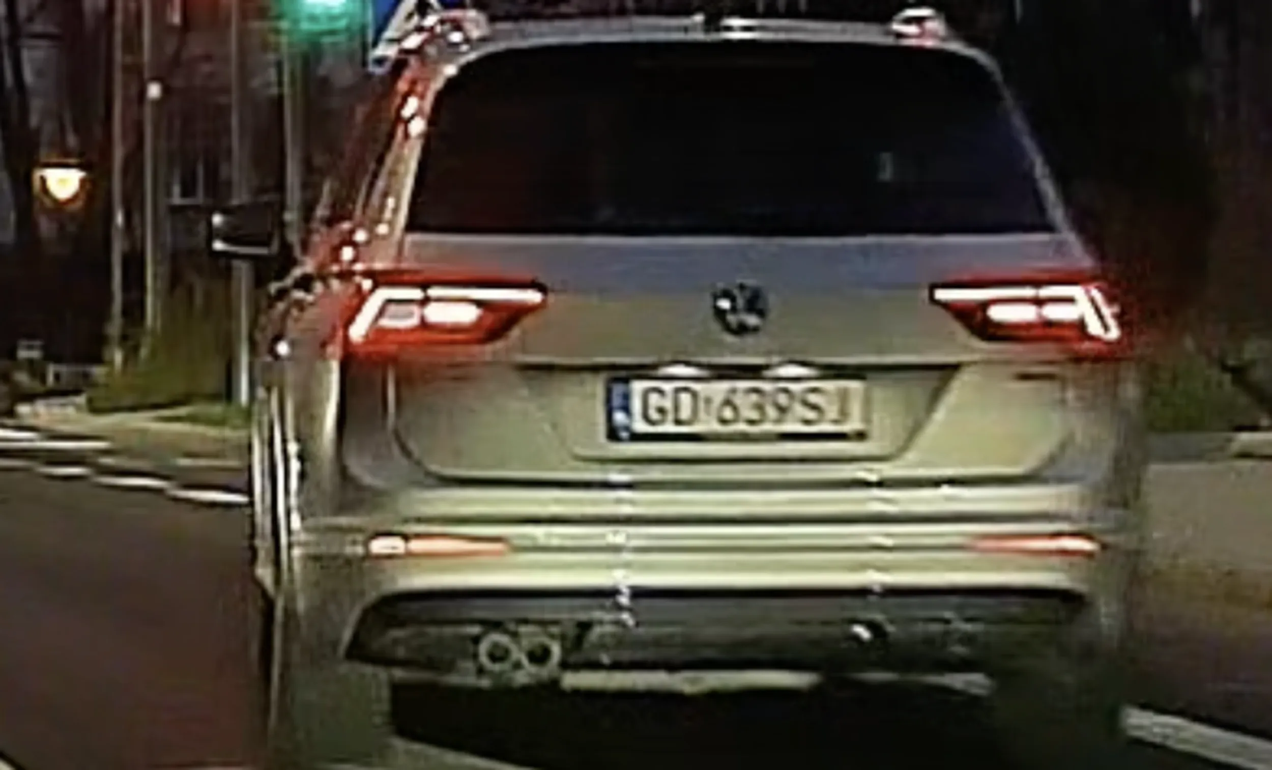 kierowca nie jest uważny na drodze, bądź czujny