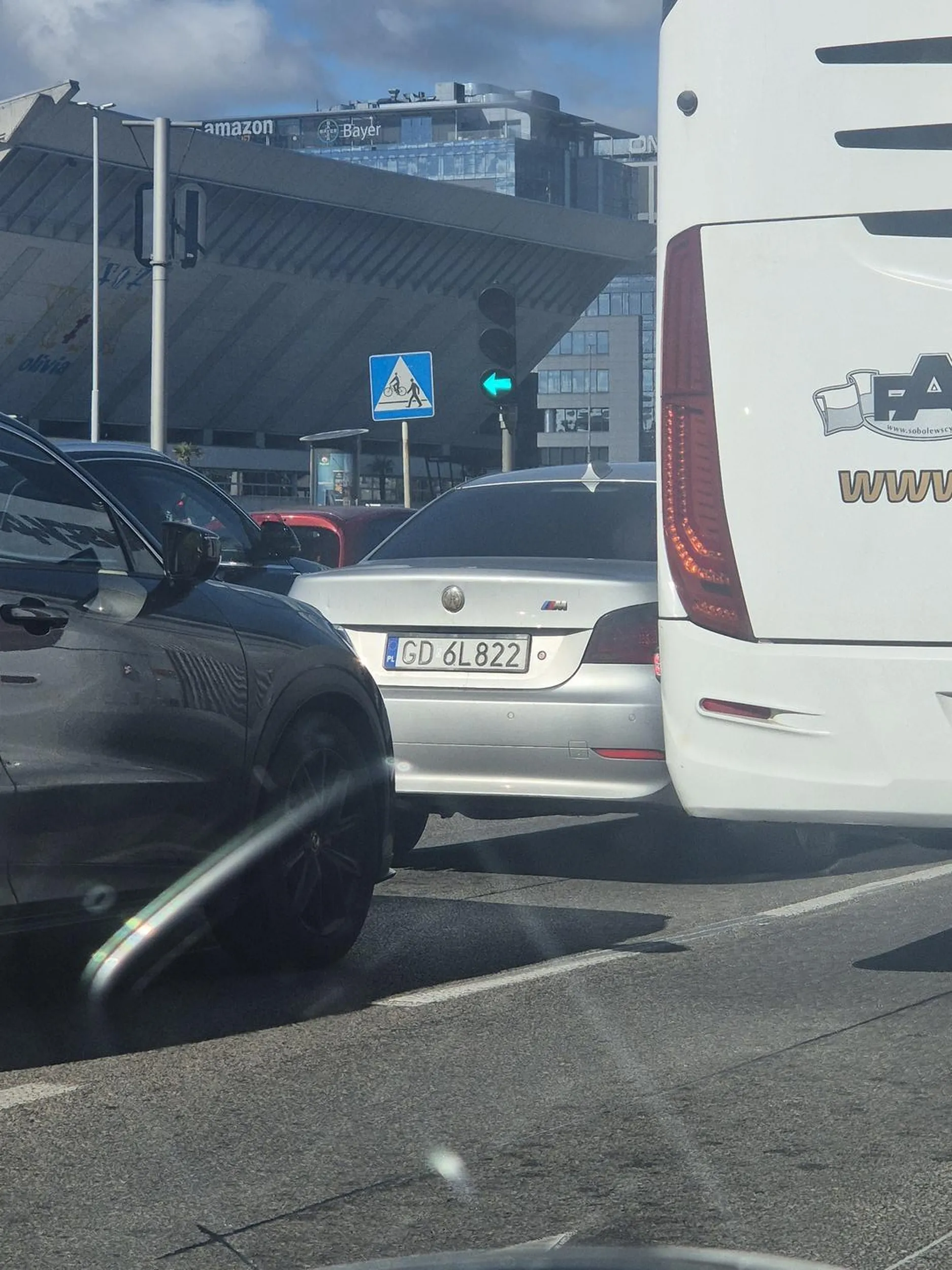 Wariat drogowy jakich mało. Życzę bliskiego spotkania z drzewem/słupem.