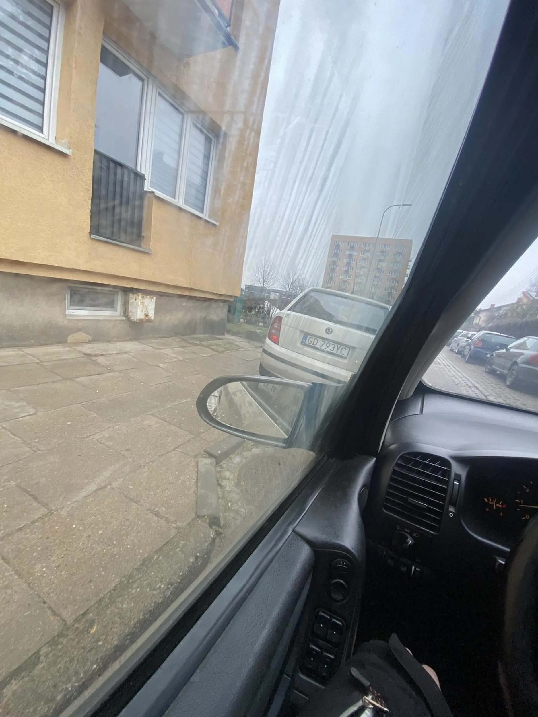 Parkuje gdzie popadnie dostawca uber ham