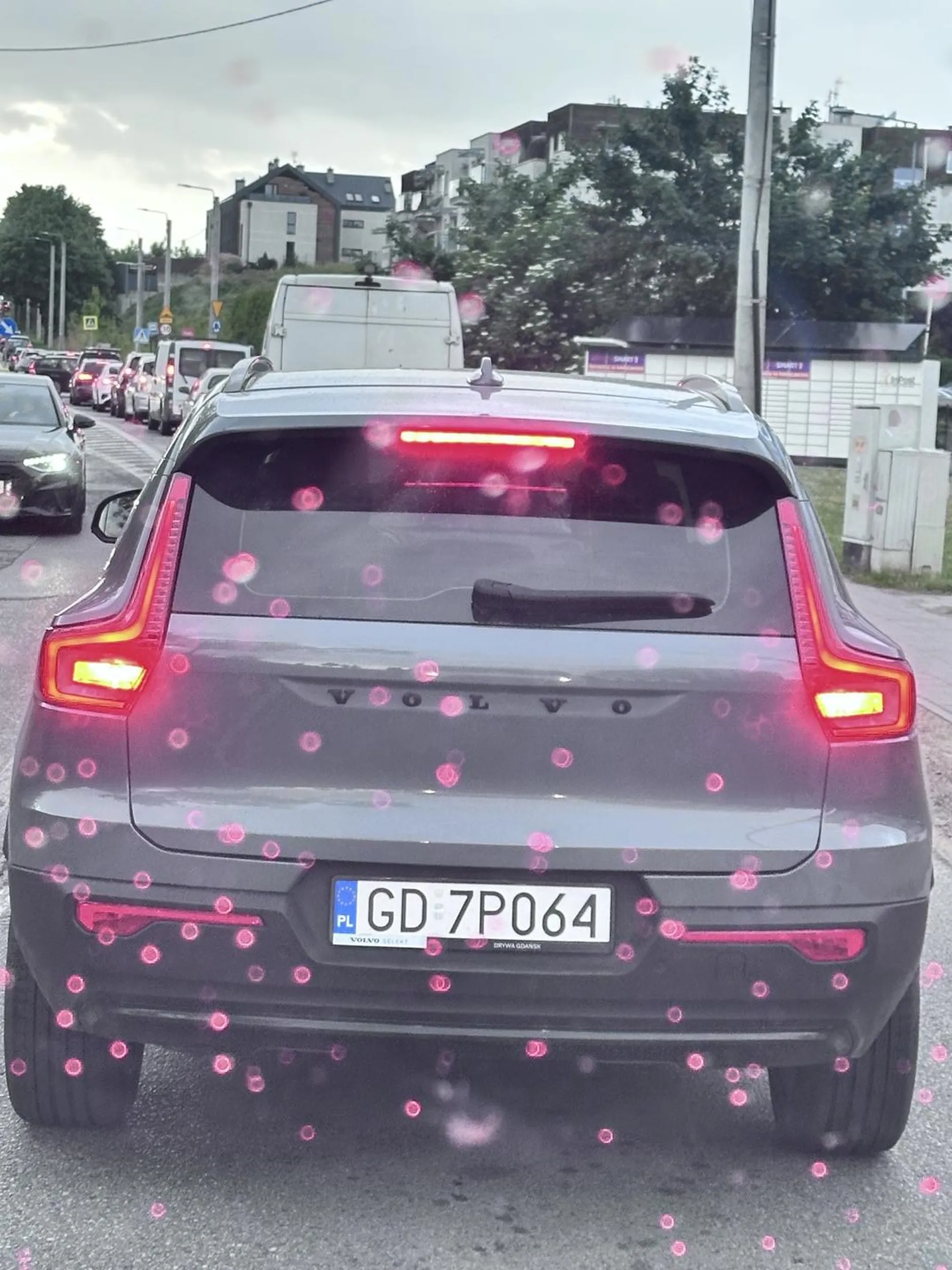 Prostak.Brak znajomości przepisów jazdy na zamek.  Na szczęście wszystko nagrane mandat nauczy pokory