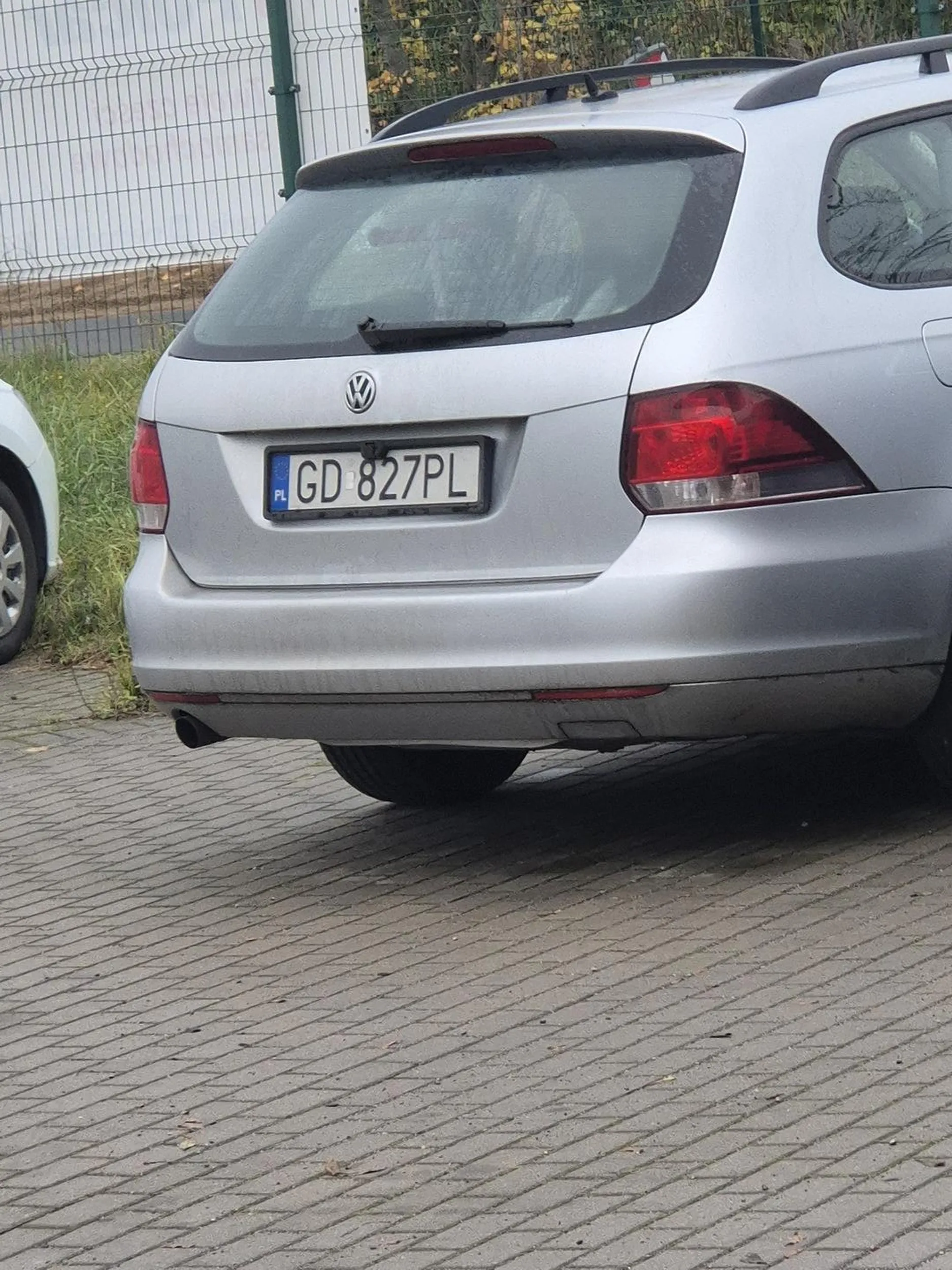 Nie polecam użytkownika tego pojazdu Wymusił pierwszeństwo pokazał mi fiutka przez szybę i powiedział że moge go cmoknąć w anusa