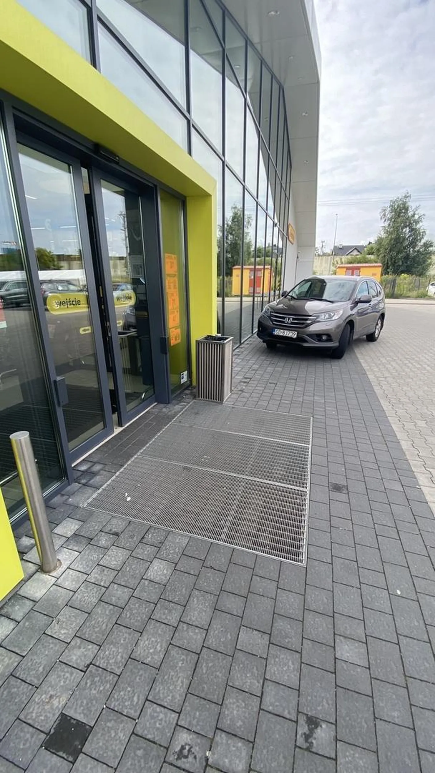 Do sklepu by wjechał gdyby mógł. Co za ….