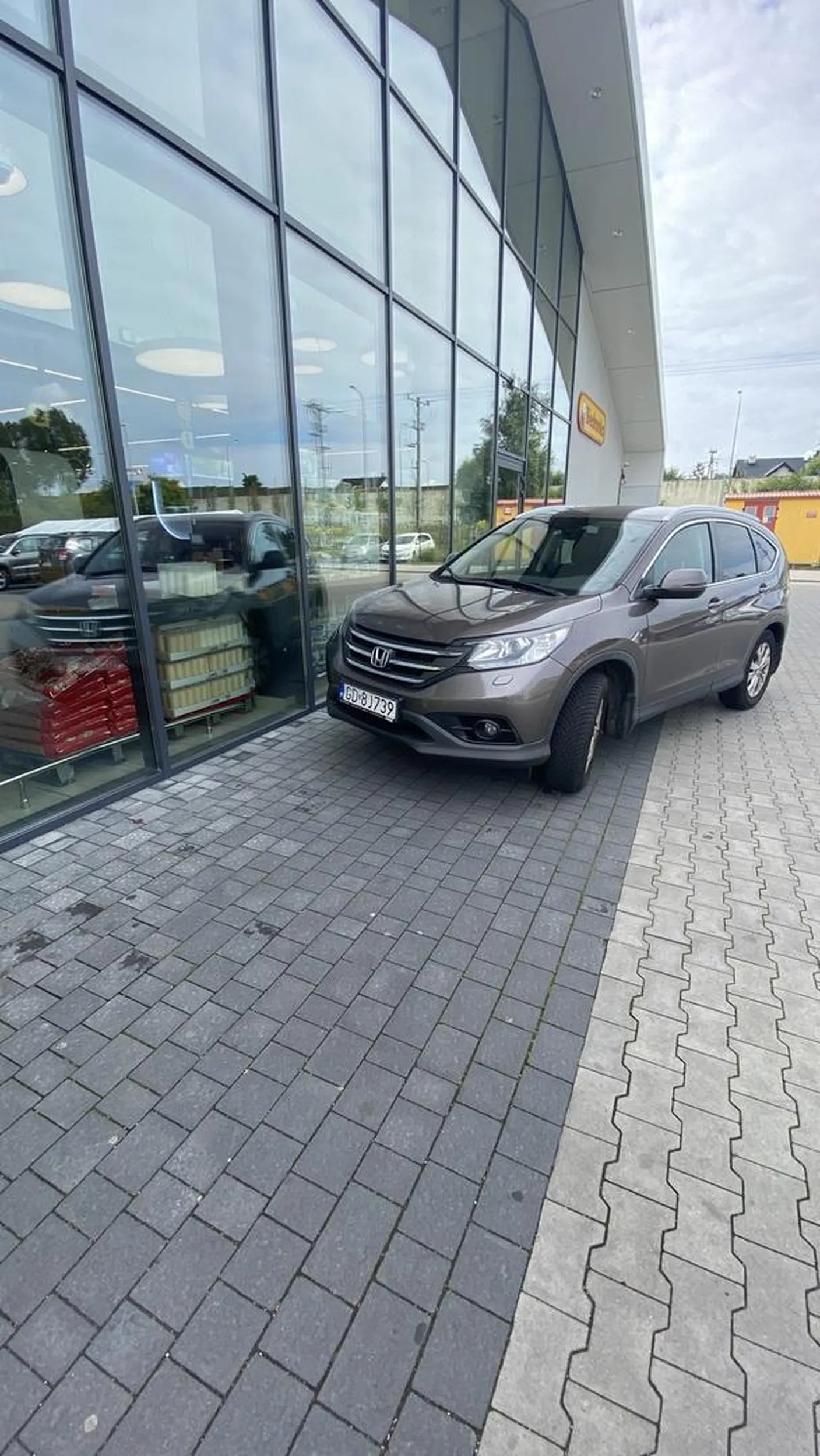 Do sklepu by wjechał gdyby mógł. Co za ….