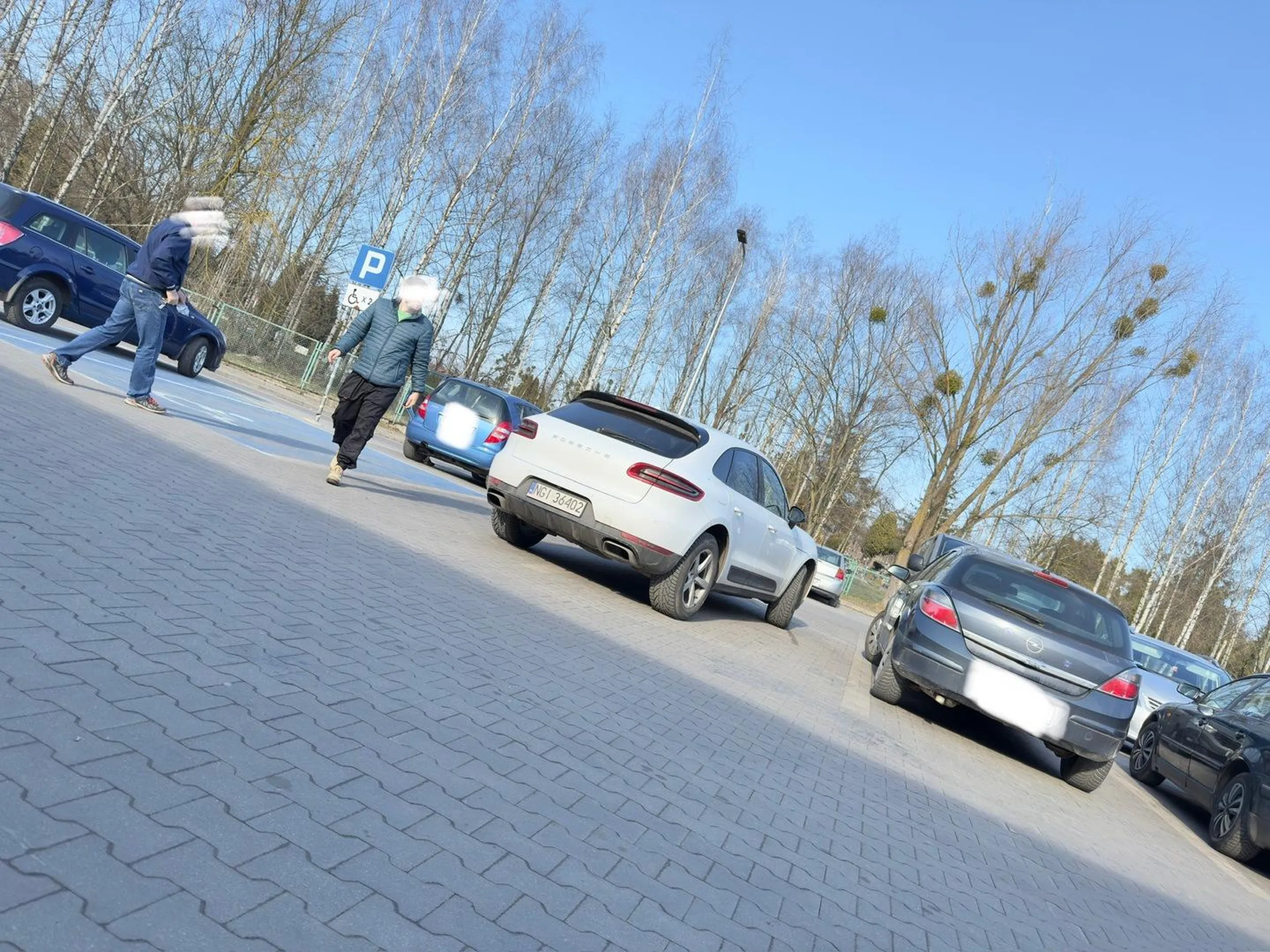 Kierowca prawo jazdy w chipsach znalazł.