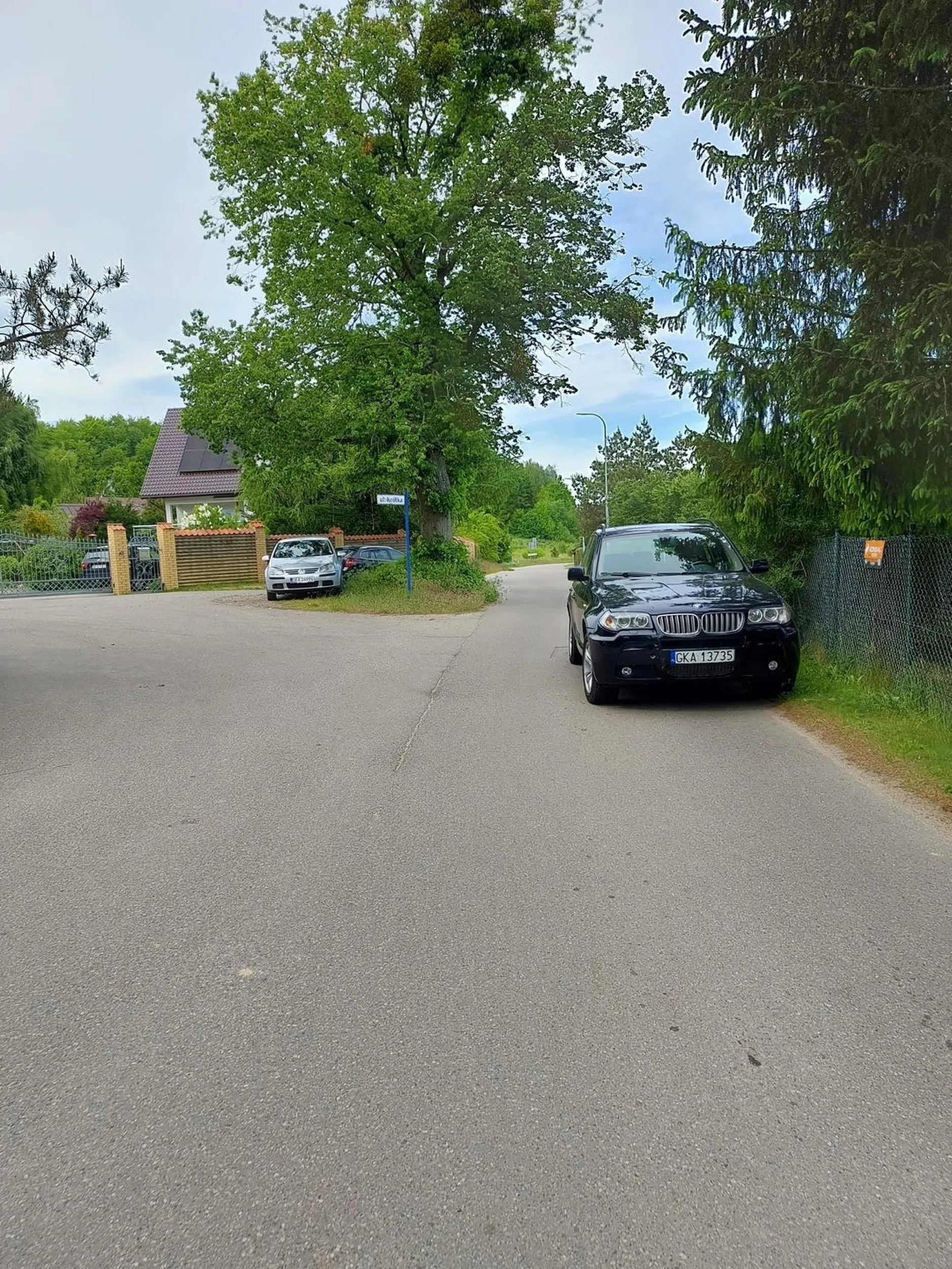 Poszukaj chamie parkingu bo to on jest od parkowania