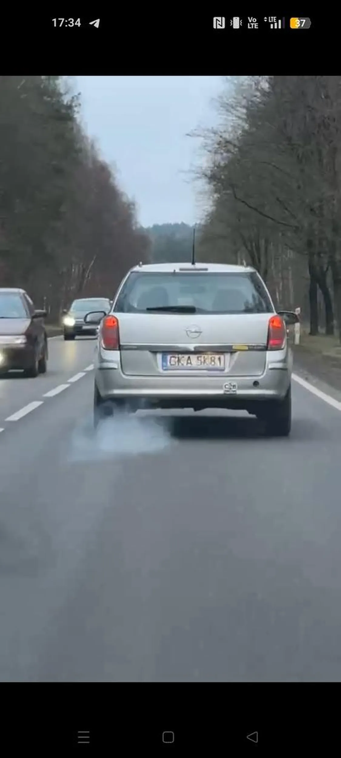 Cały przód auta mam czarny. Opel kopci niesamowicie. Musiałem wszystkie szyby pozamykać.