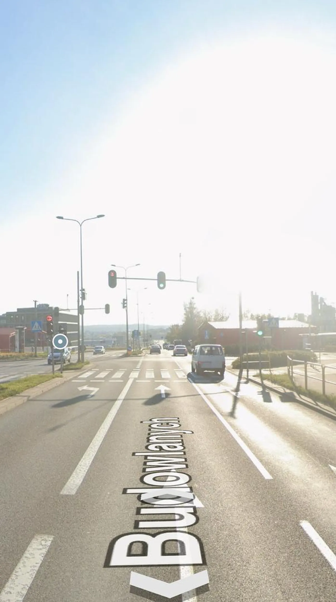 Jechałam za tym Audi w Gdańsku- Matarnia ul. budowlanych dnia 13.04.2025 godzina 21:30-21:40 około- przejechał na czerwonym świetle! Przez skrzyzowanie zdjęcie o jakim skrzyżowaniu mowa poniżej! Warto sprawdzić czy ten kierowca na pewno jeździ bezpiecznie