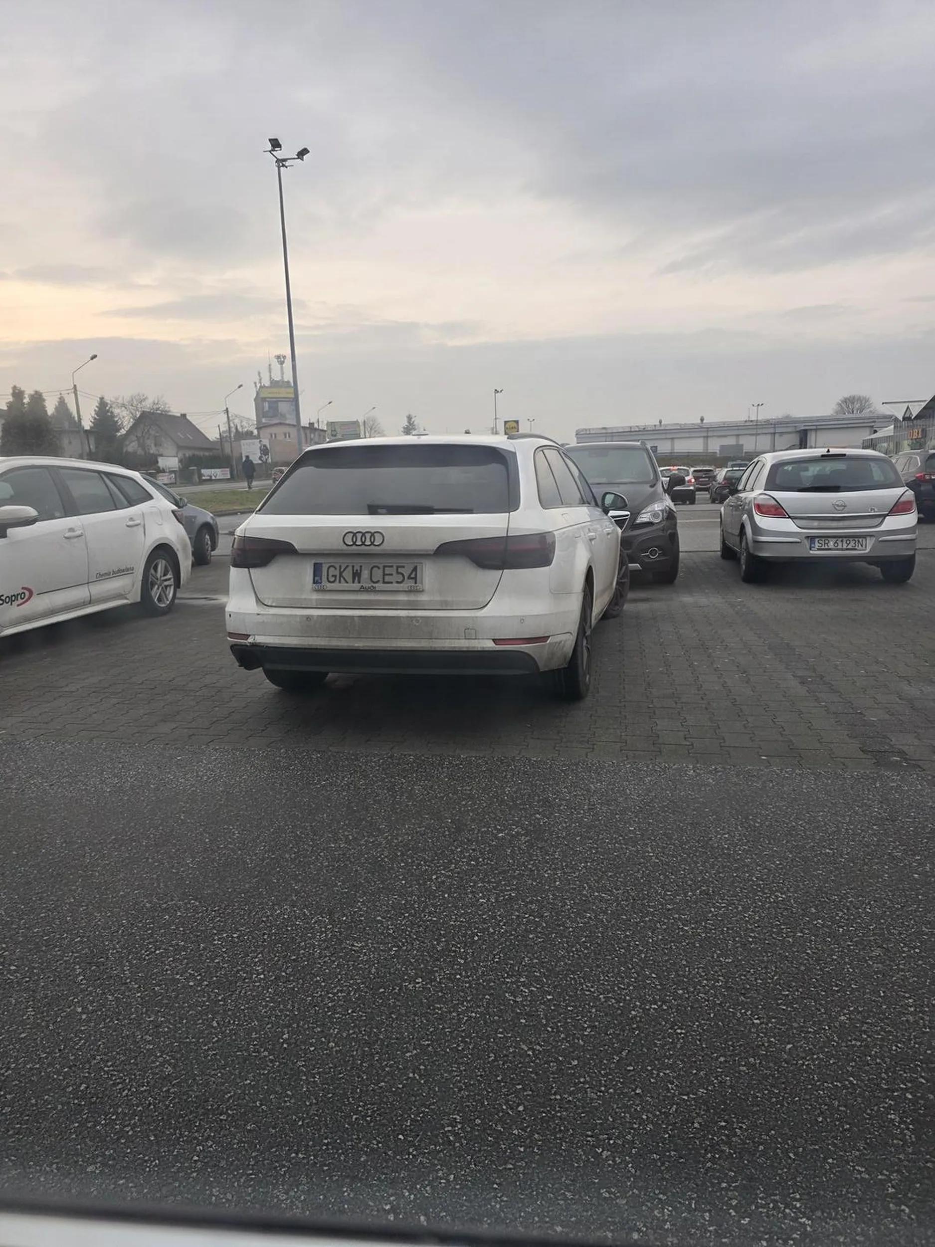 Naucz się parkować bałwanie łysy