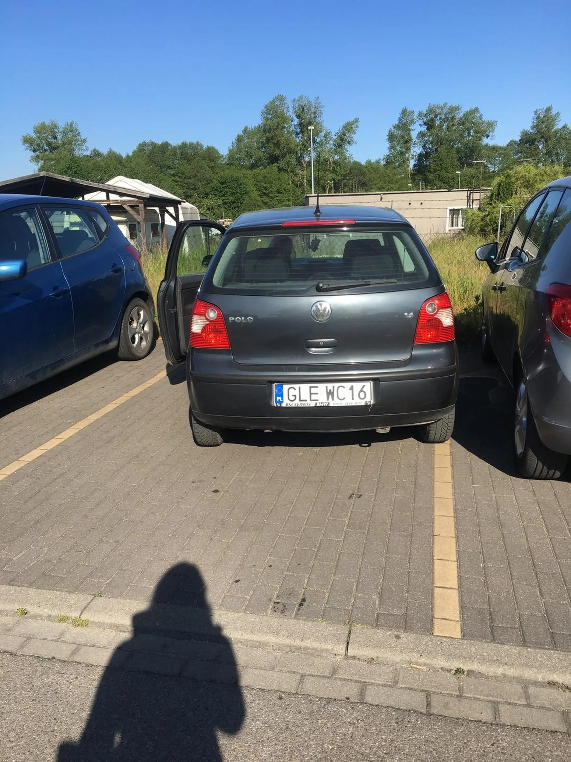 Naucz się parkować bo wstyd.