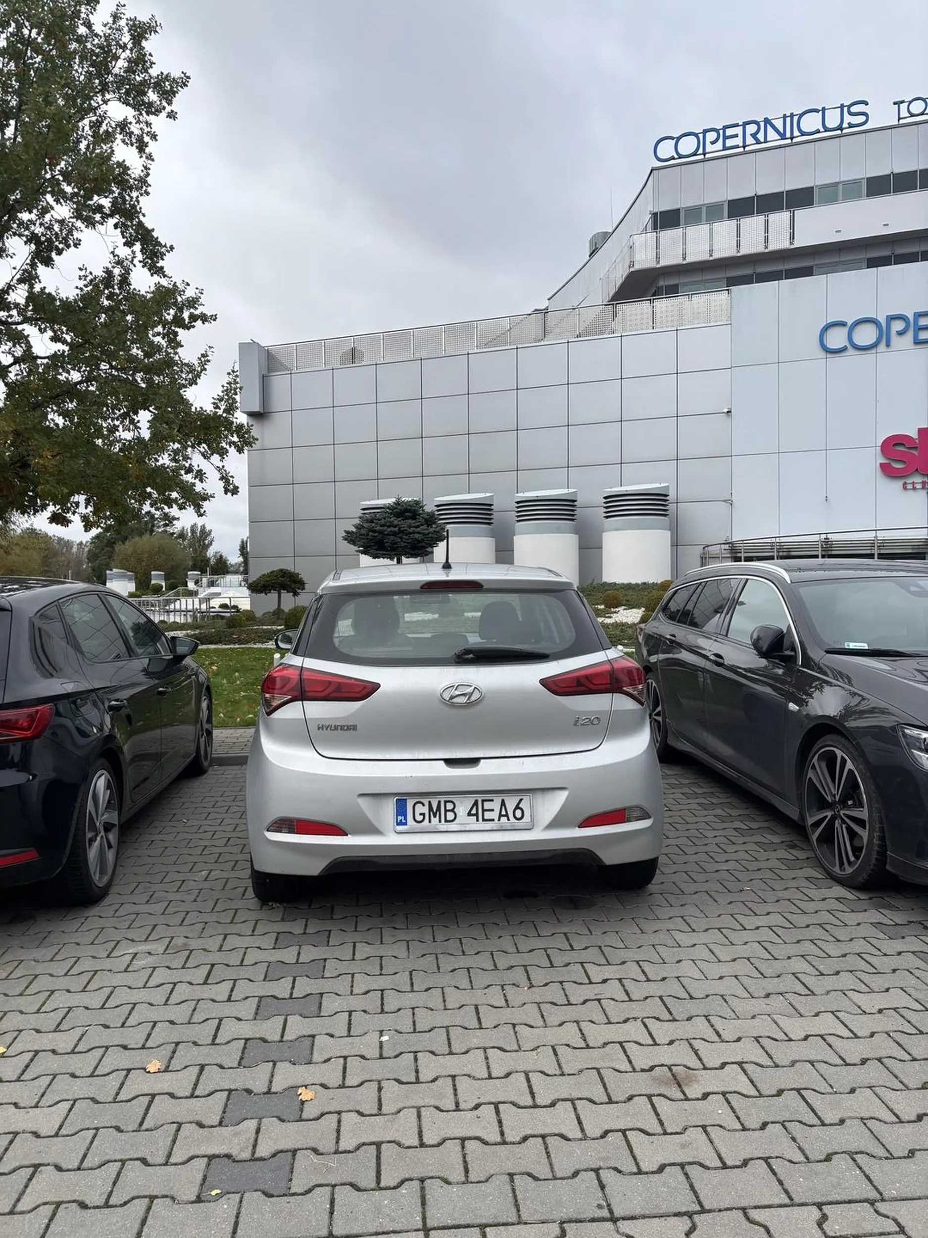 Ciężko jest parkować w liniach dla pana matoła