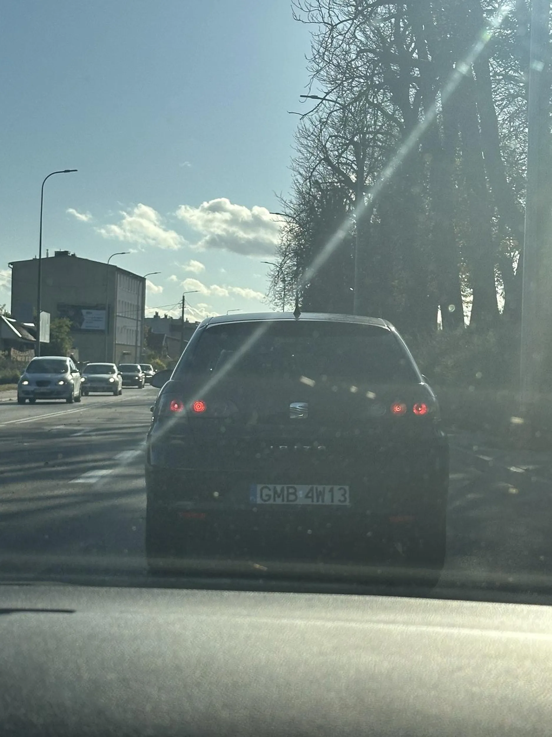 Pani blondyneczka pierwszy raz w dużym mieście i nie wie że się jeździ na suwak więc pcha się na chama na centymetry żeby tylko po wieśniacku się władować